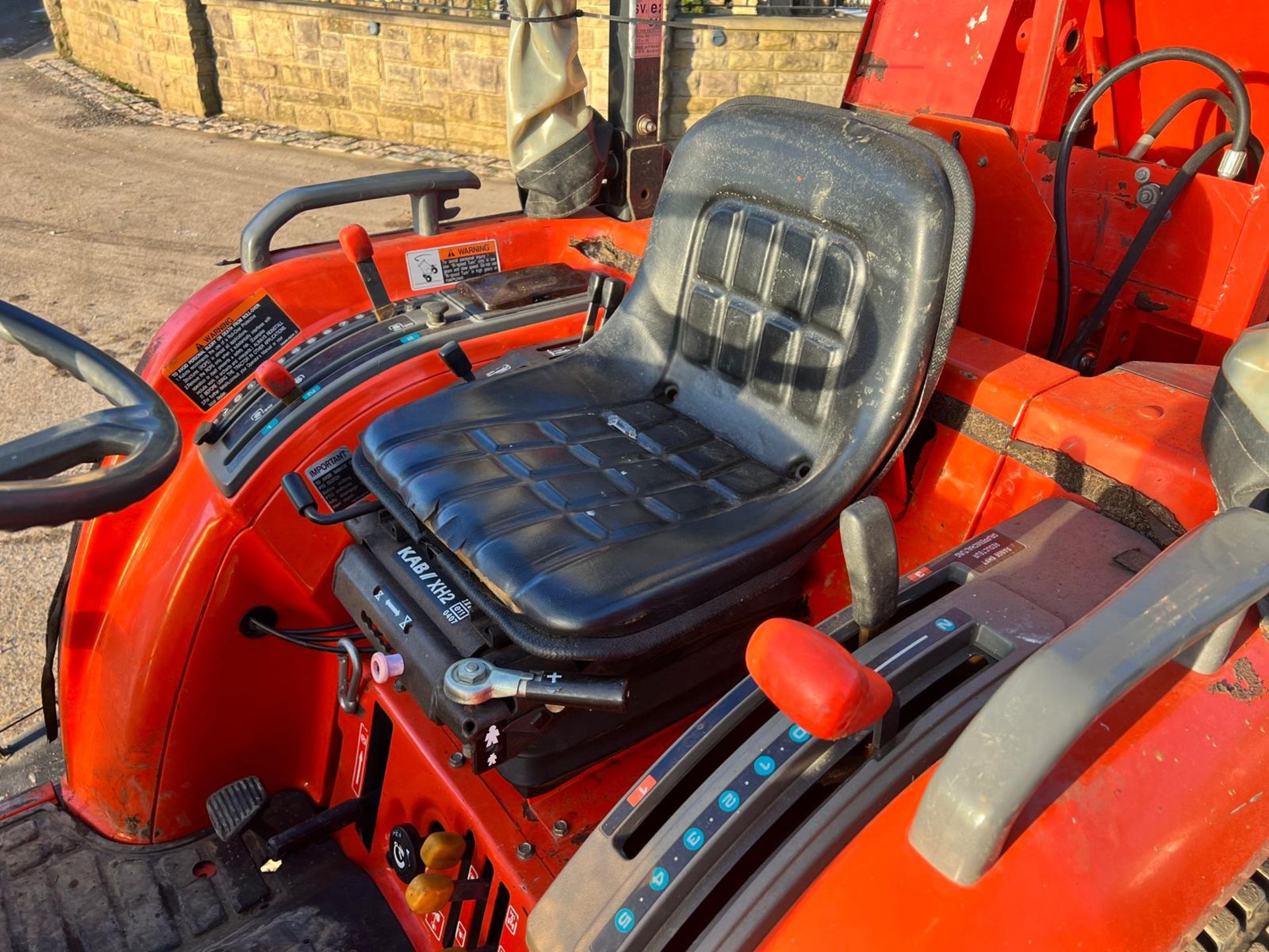 Kubota STA-35 35HP 4WD Compact Tractor With Underslung Deck And Rear Collector *PLUS VAT* - Image 11 of 25