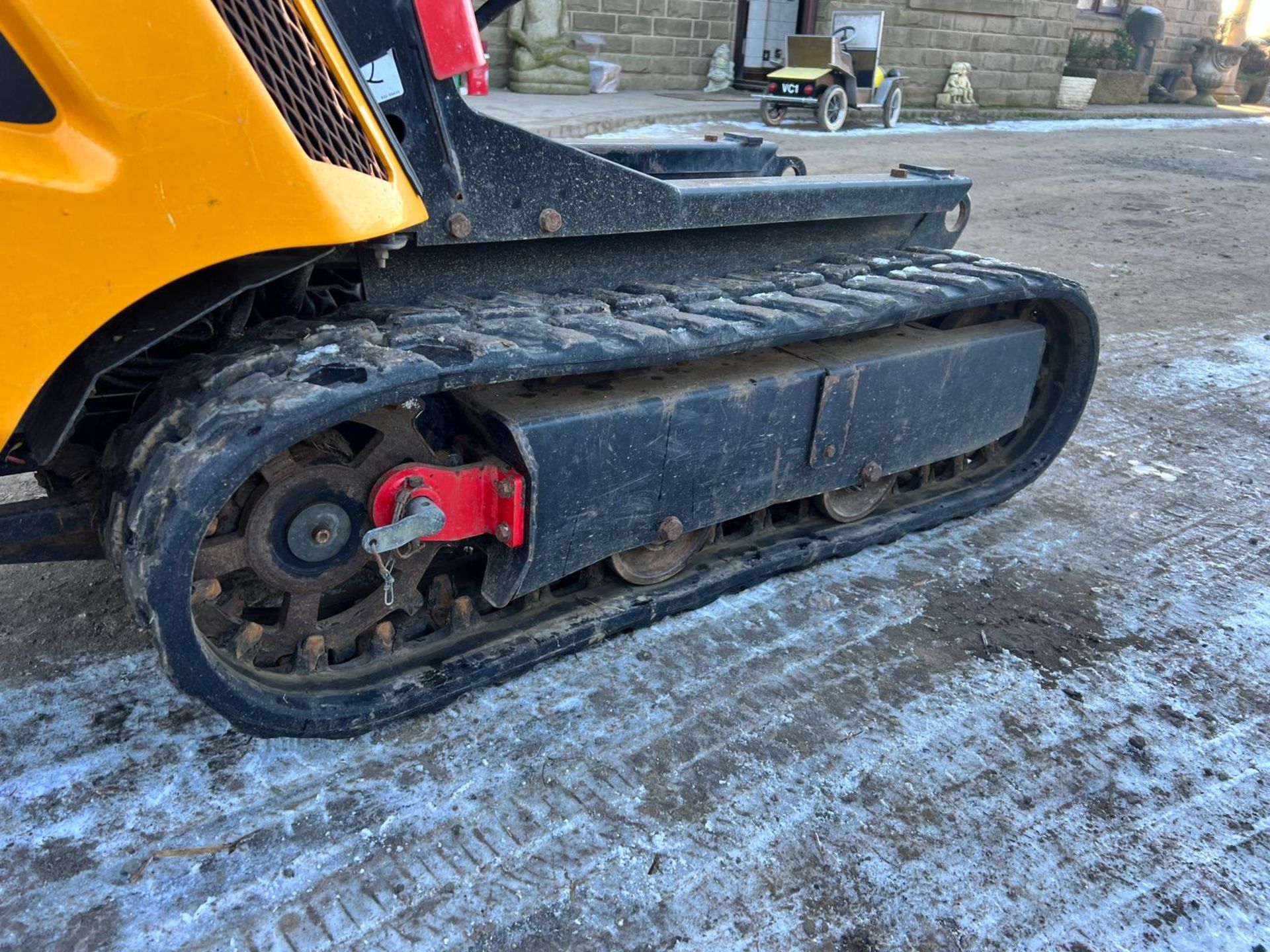 JCB HTD-5 Diesel High Tip Tracked Pedestrian Dumper *PLUS VAT* - Image 12 of 17