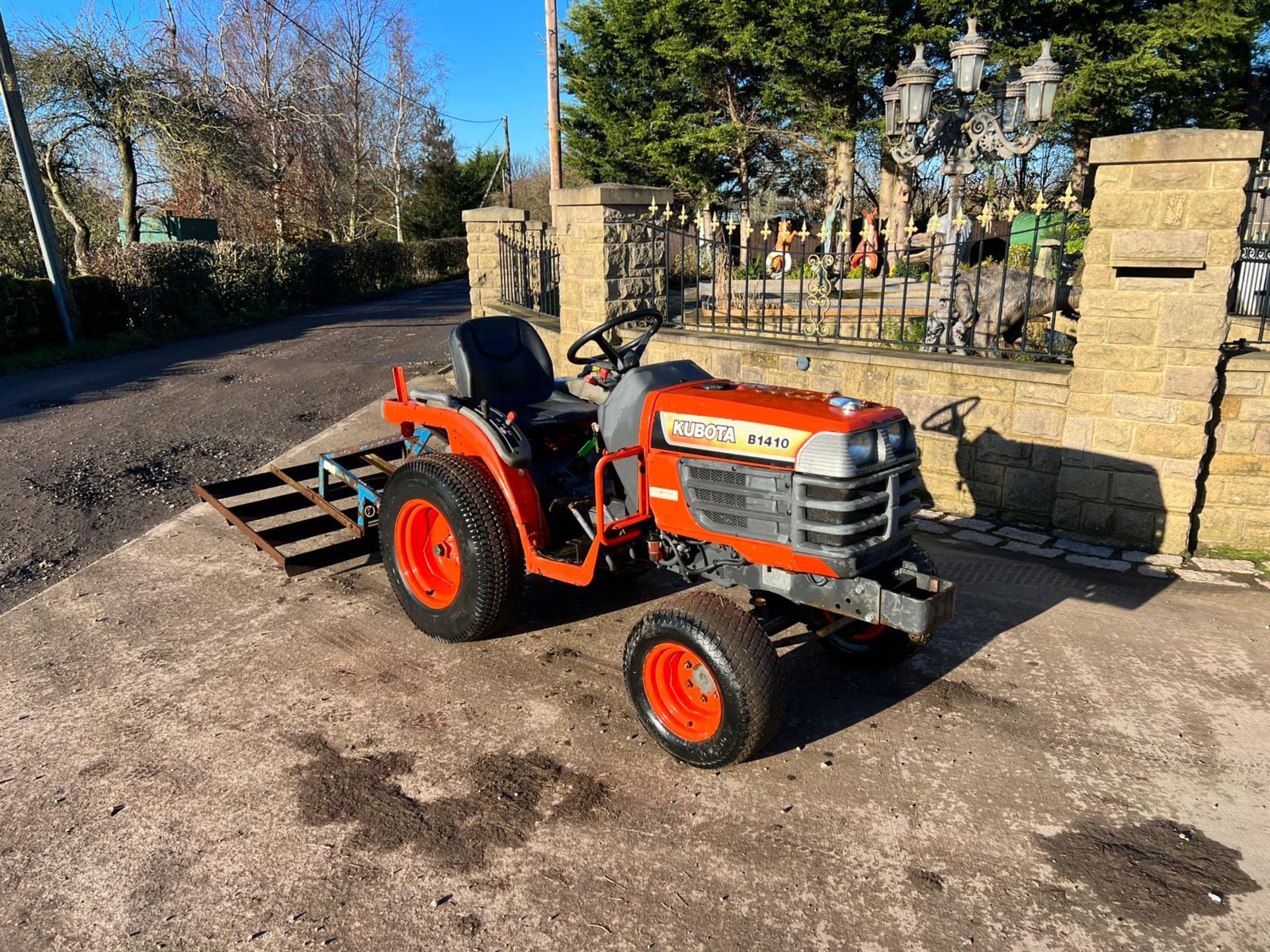 Kubota B1410 Compact Tractor With Lewis 4ft Ménage/Grader Leveller *PLUS VAT*