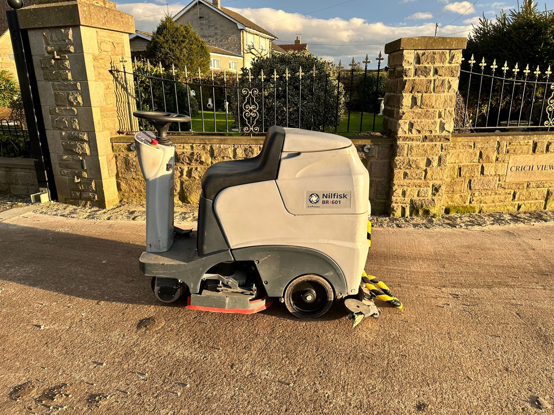 Nilfisk BR601 Ride On Floor Scrubber/Sweeper *PLUS VAT* - Image 6 of 13