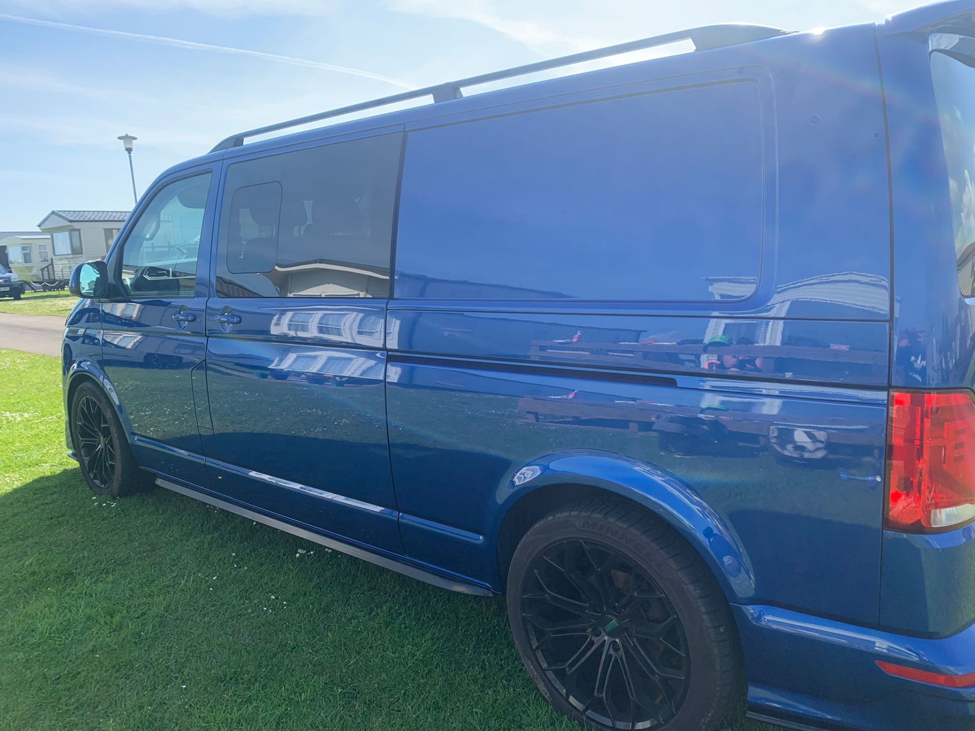 Ravenna Blue Metallic VOLKSWAGEN TRANSPORTER T30 H-LINE TDI S-A DSG, 150, Euro 6 *PLUS VAT* - Image 4 of 13