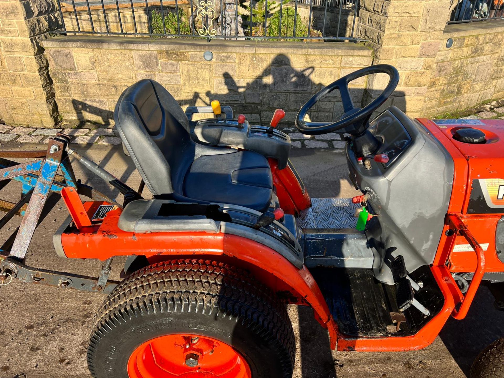 Kubota B1410 Compact Tractor With Lewis 4ft Ménage/Grader Leveller *PLUS VAT* - Image 12 of 19