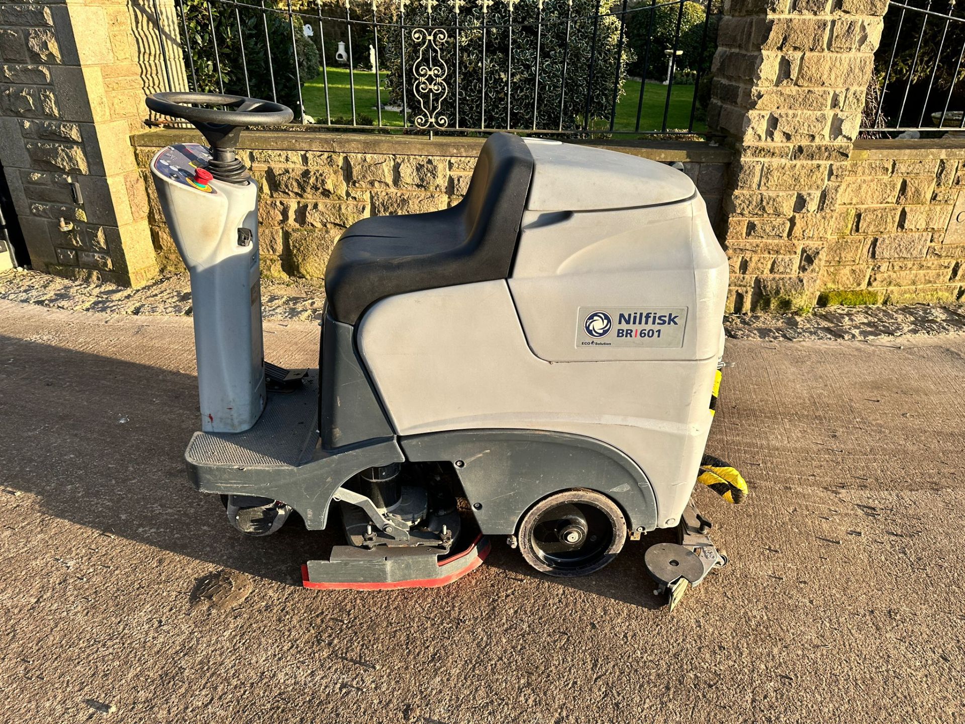 Nilfisk BR601 Ride On Floor Scrubber/Sweeper *PLUS VAT*