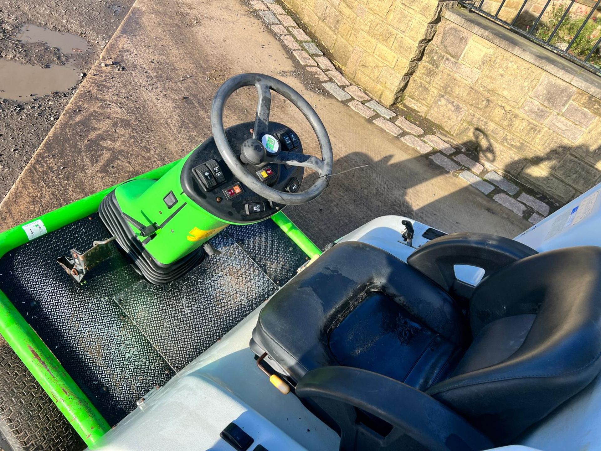 Etesia Hydro 124D High Tip Diesel Ride On Mower *PLUS VAT* - Image 12 of 14