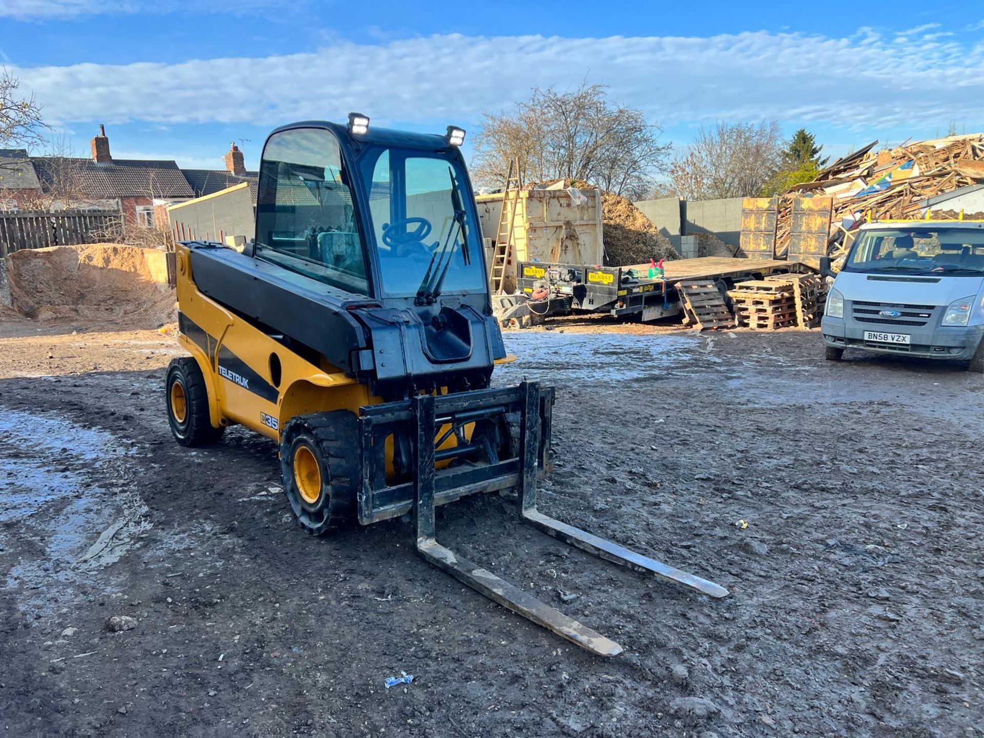 2018/19 JCB TLT35D Construction Master 4x4 3.5 Ton Telescopic Forklift/Teletruck *PLUS VAT* - Image 2 of 12