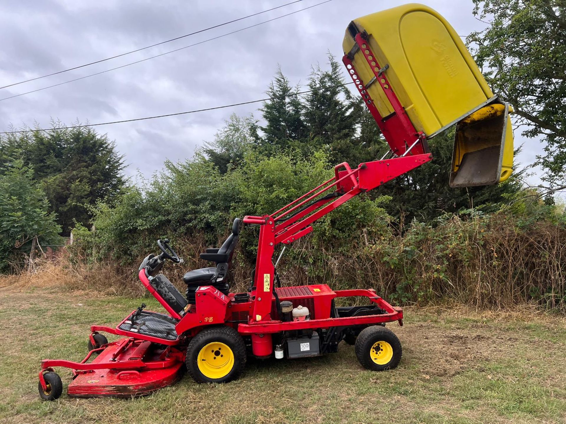 Gianni Ferrari 35HP 4WD Diesel High Tip Mower *PLUS VAT* - Image 4 of 13