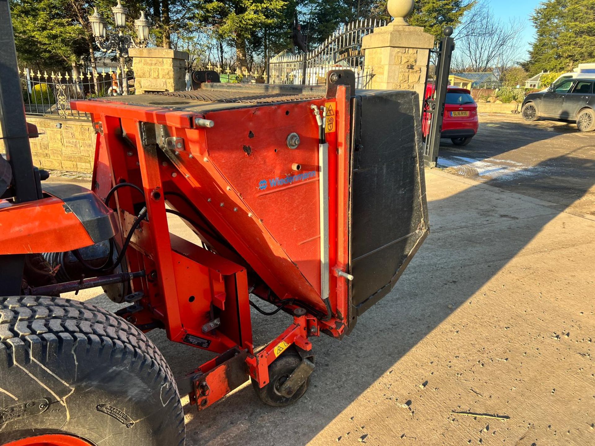 Kubota STA-35 35HP 4WD Compact Tractor With Underslung Deck And Rear Collector *PLUS VAT* - Image 19 of 25