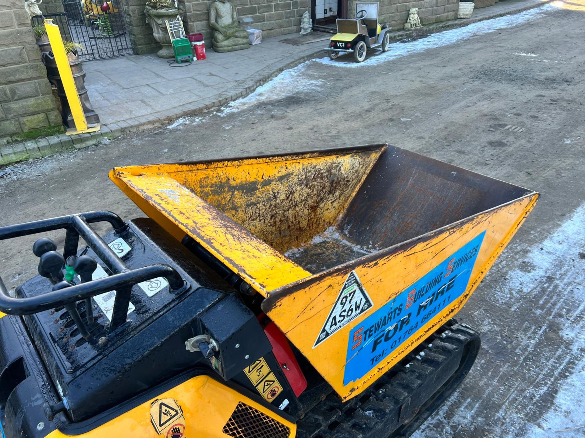 JCB HTD-5 Diesel High Tip Tracked Pedestrian Dumper *PLUS VAT* - Image 8 of 17