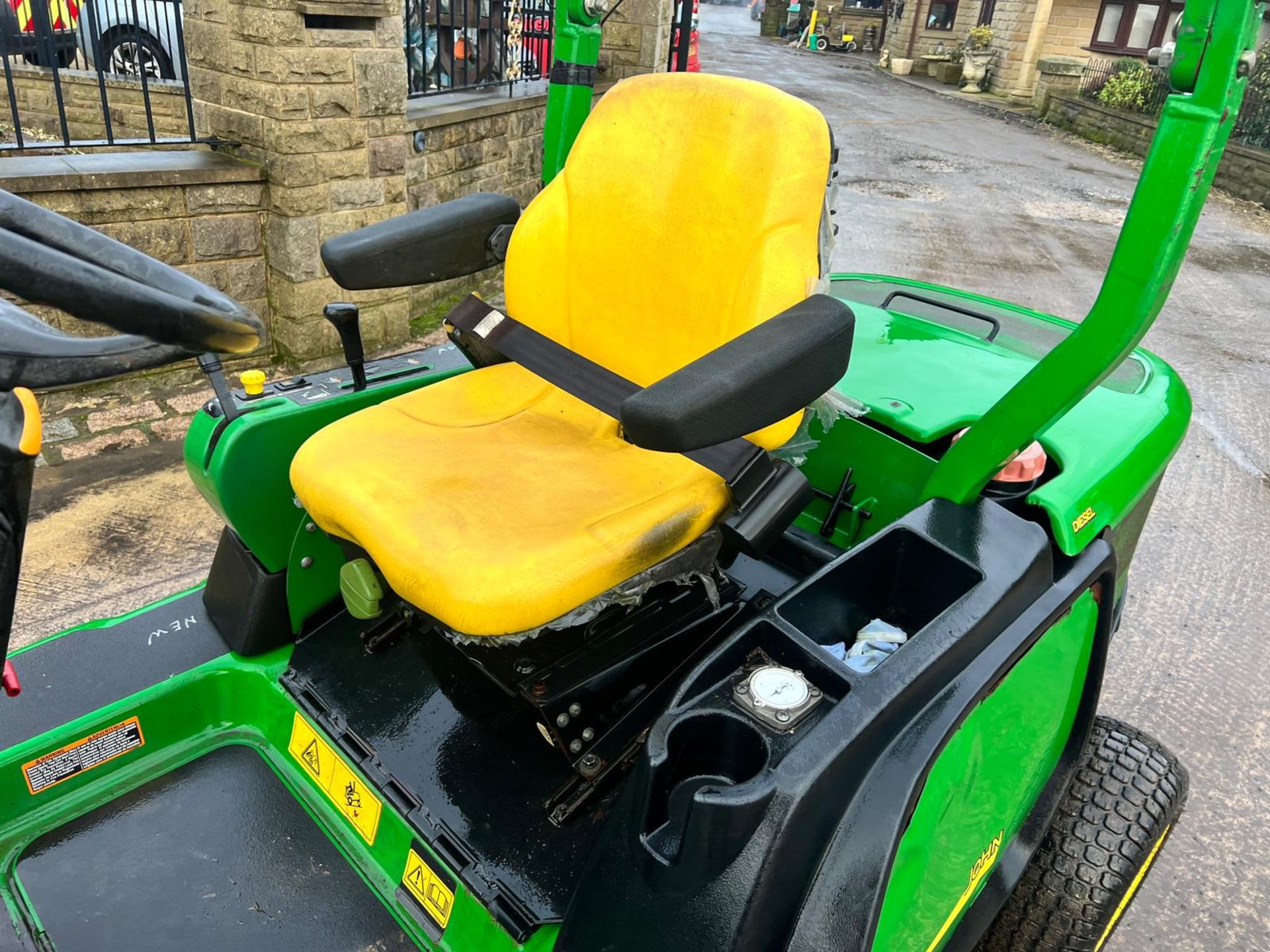 59 Reg. John Deere 1445 4WD Outfront Ride On Mower *PLUS VAT* - Image 13 of 18