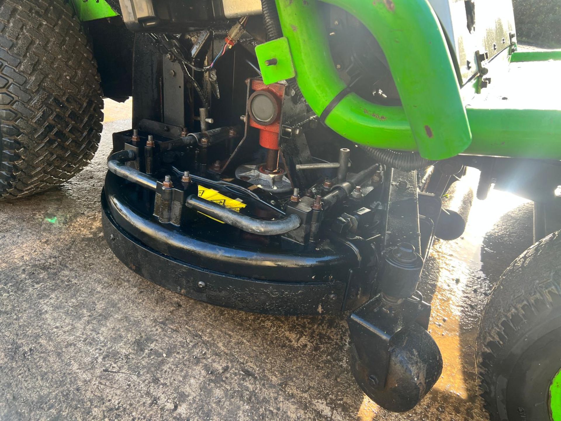 Etesia Hydro 124D High Tip Diesel Ride On Mower *PLUS VAT* - Image 10 of 14