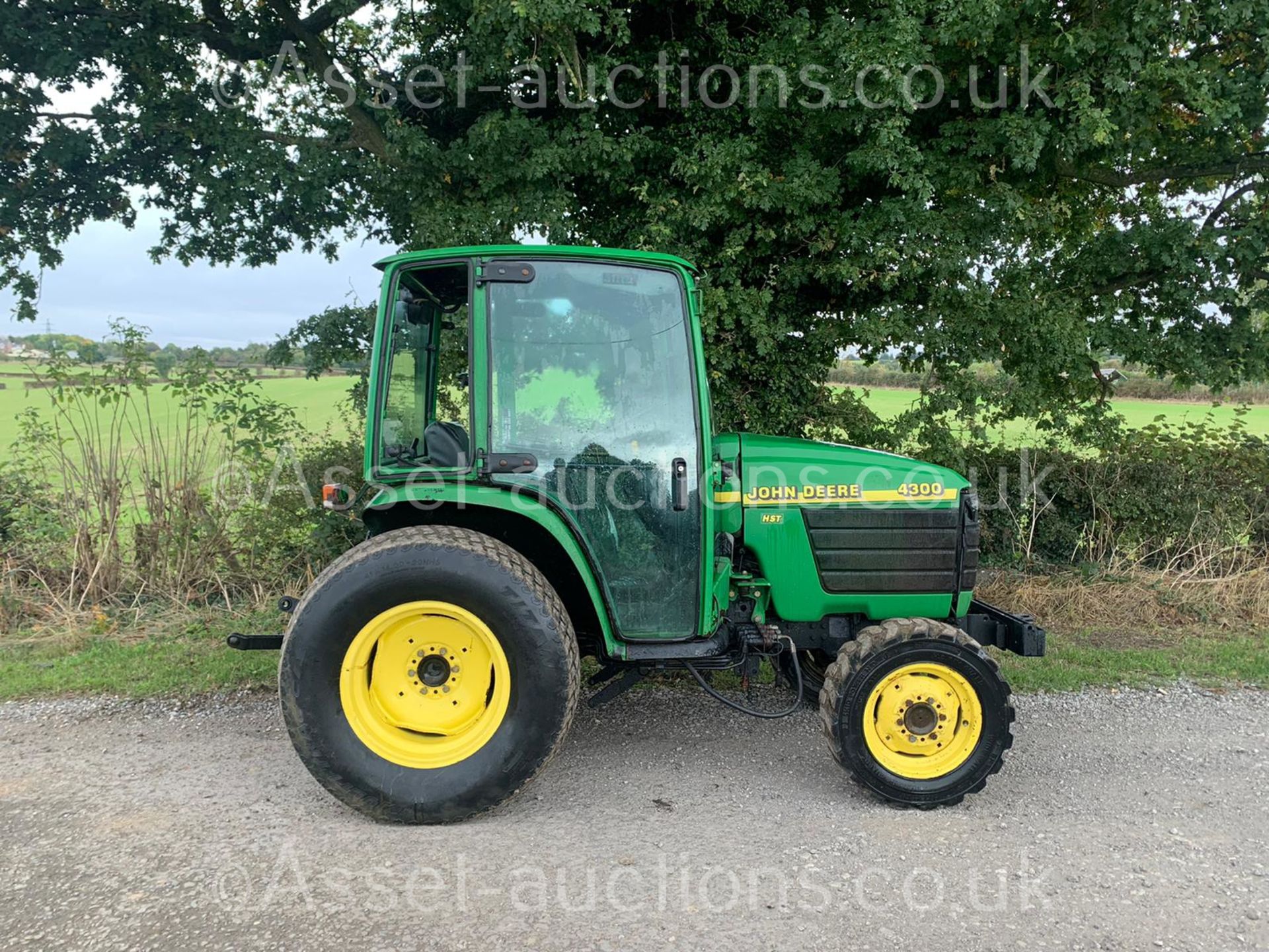 JOHN DEERE 4300 32hp 4WD COMPACT TRACTOR, RUNS DRIVES AND WORKS, CABBED, REAR TOW, ROAD KIT - Image 2 of 9