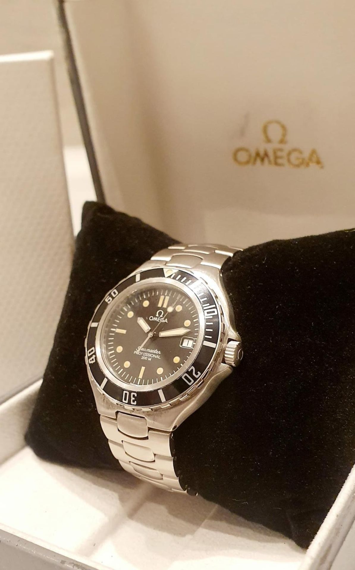 OMEGA SEAMASTER 200m Professional Mens Black Watch Date Feature Steel NO VAT - Image 5 of 6