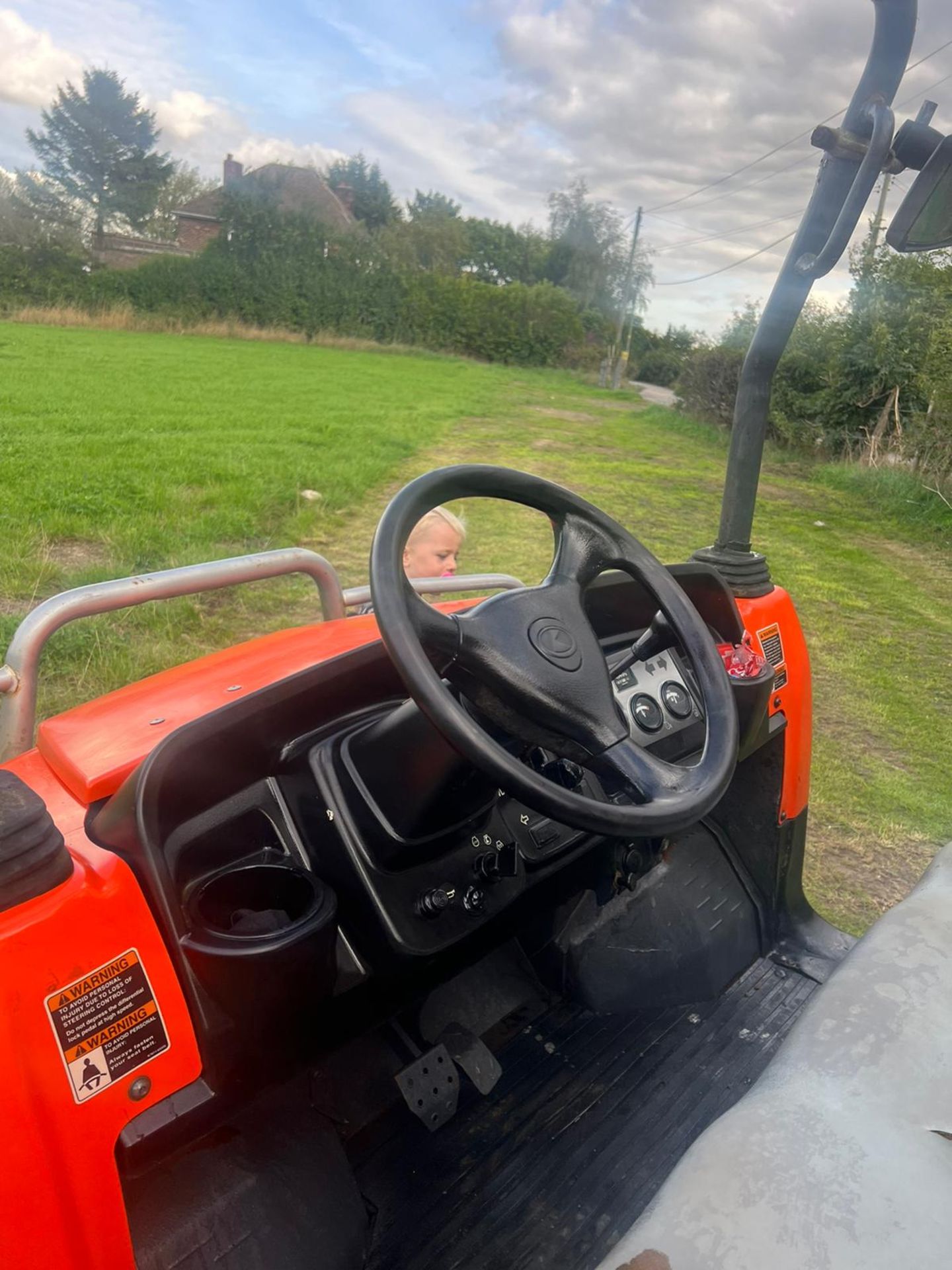 KUBOTA RTV900 4 WHEEL DRIVE FARM BUGGY, HYDROSTATIC DRIVE FOR EASY USE *PLUS VAT* - Image 7 of 7