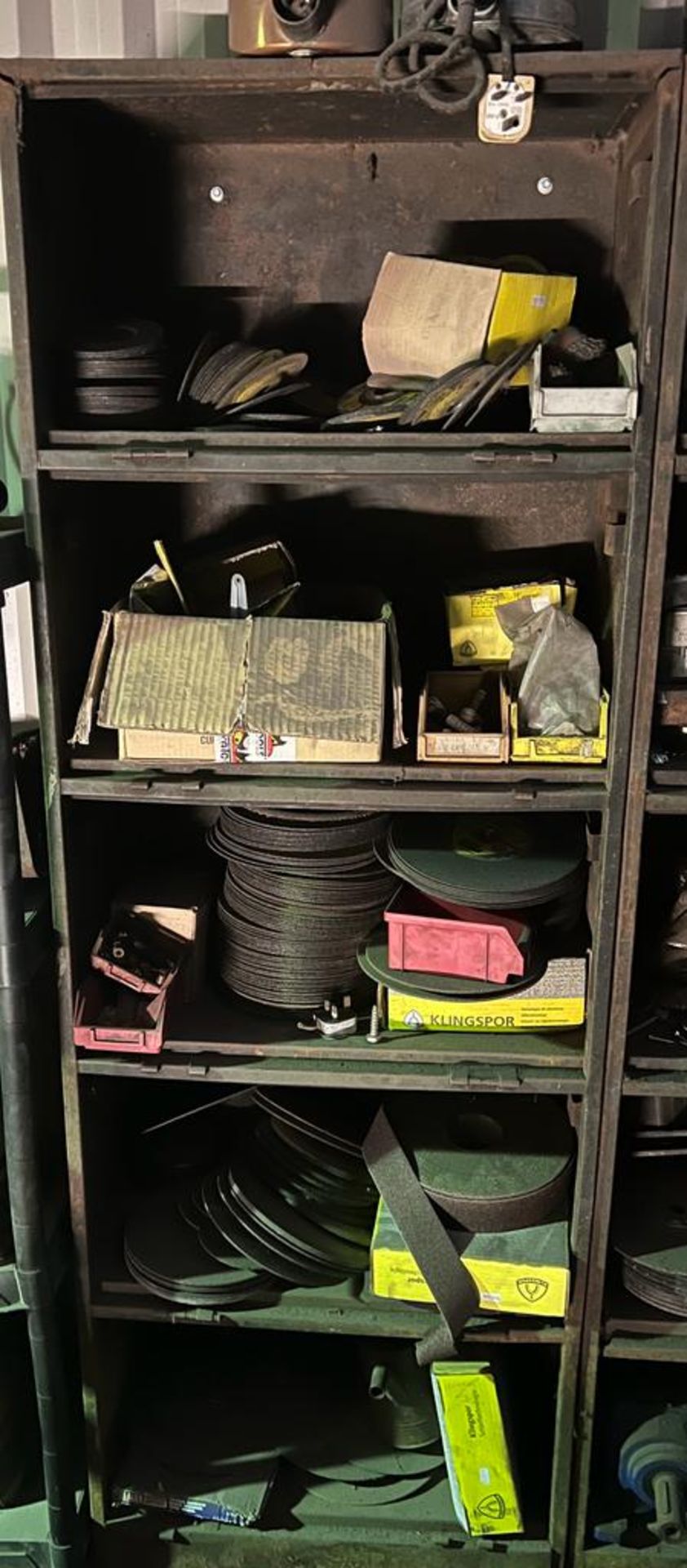 LHS STEEL SHELVING C/W LARGE QUANTITY OF CUTTING AND GRINDING DISCS AS PICTURED.   NO VAT ON THE LOT