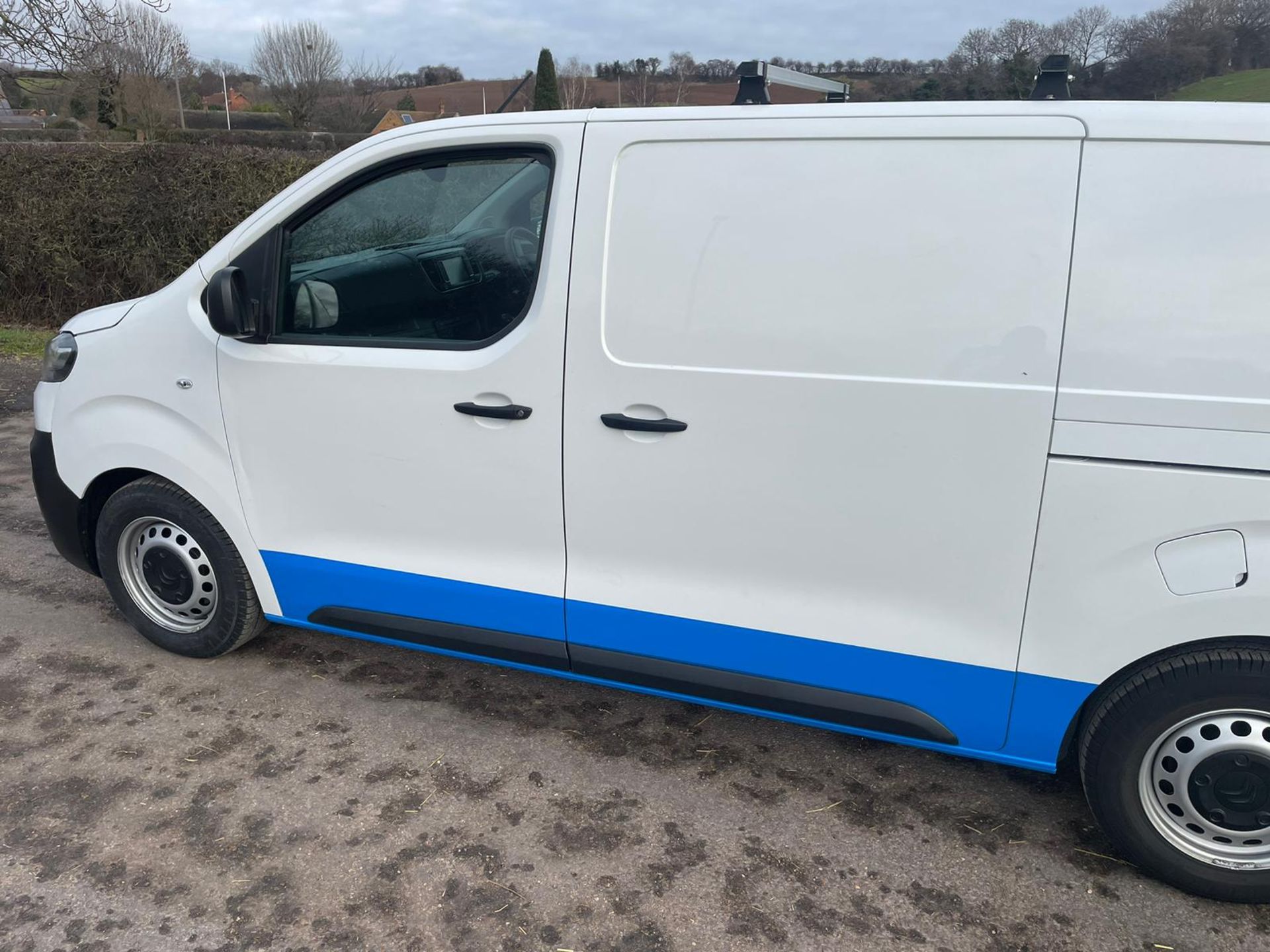 VERY LOW MILEAGE! 2022/71 REG CITROEN DISPATCH 1000 ENTERPRISE PRO B-HDI 1.5 - ONLY 2,000 MILES! - Image 5 of 26