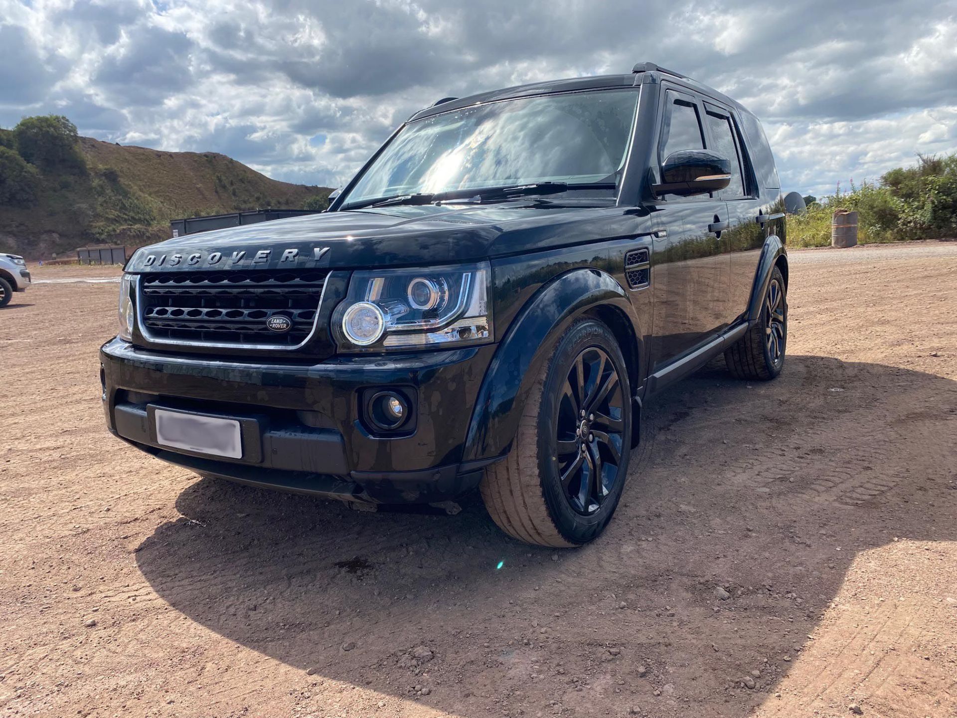 2015 LAND ROVER DISCOVERY XS SDV6 AUTO BLACK CONVERTED COMMERCIAL – WITH REAR SEAT CONVERSION - Image 2 of 13