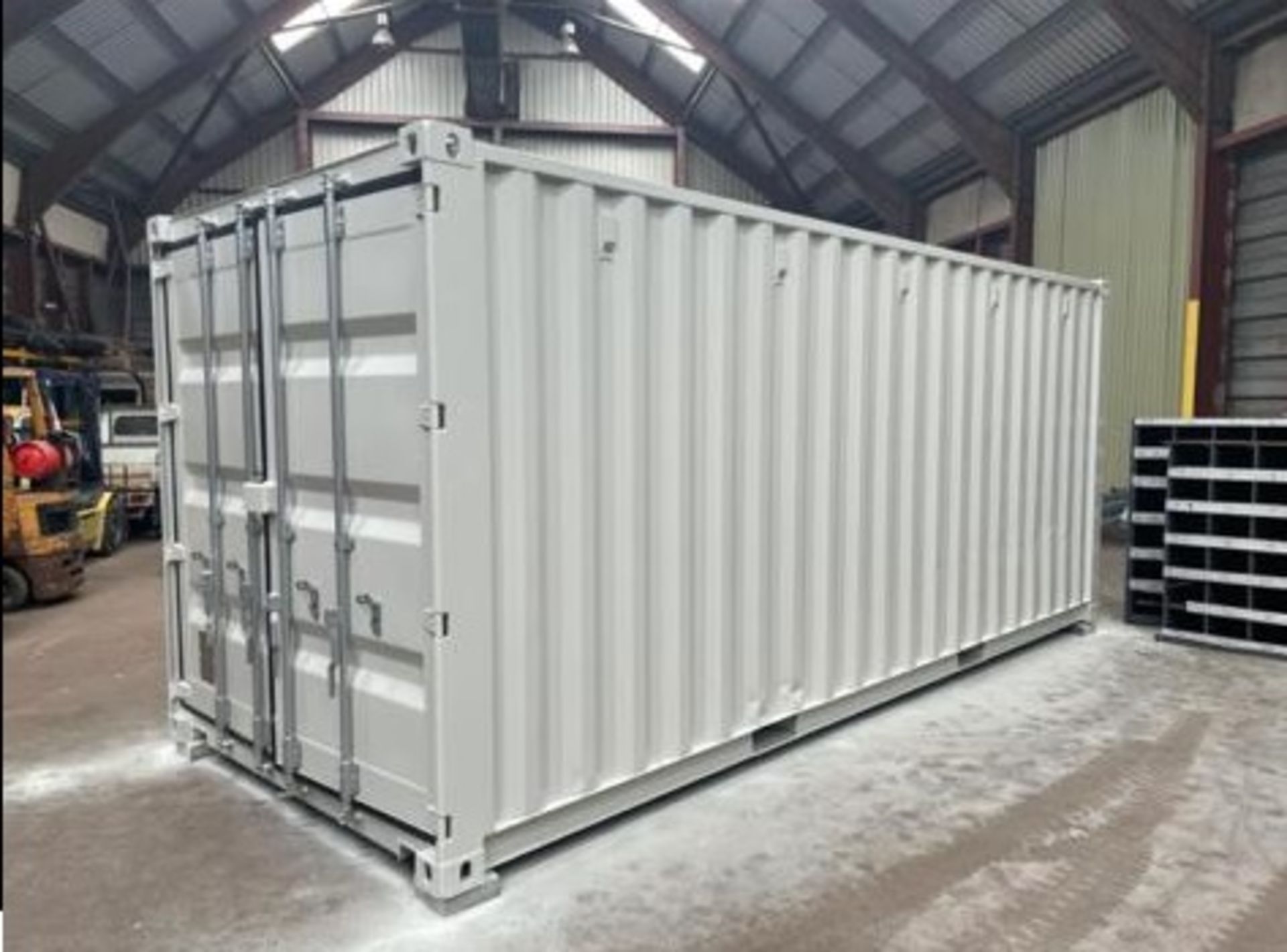 Solar 20ft shipping container stores, 100W solar with 130ah battery /20A controller *PLUS VAT* - Image 3 of 12