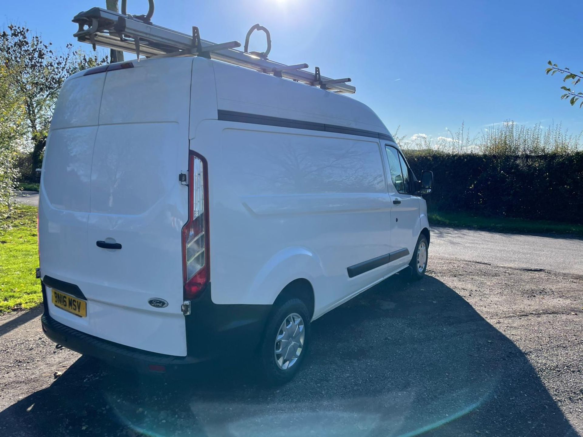 2016/16 REG FORD TRANSIT CUSTOM 290 ECO-TECH 2.2 DIESEL WHITE PANEL VAN, SHOWING 1 FORMER KEEPER - Image 7 of 13