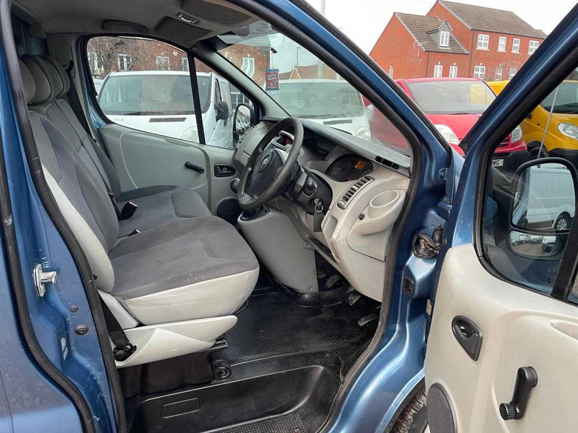 2006/56 VAUXHALL VIVARO 2900 CDTI LWB BLUE PANEL VAN *NO VAT* - Image 9 of 11