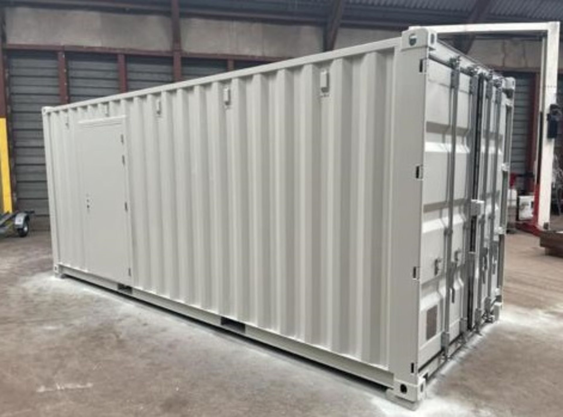 Solar 20ft shipping container stores, 100W solar with 130ah battery /20A controller *PLUS VAT* - Image 10 of 12