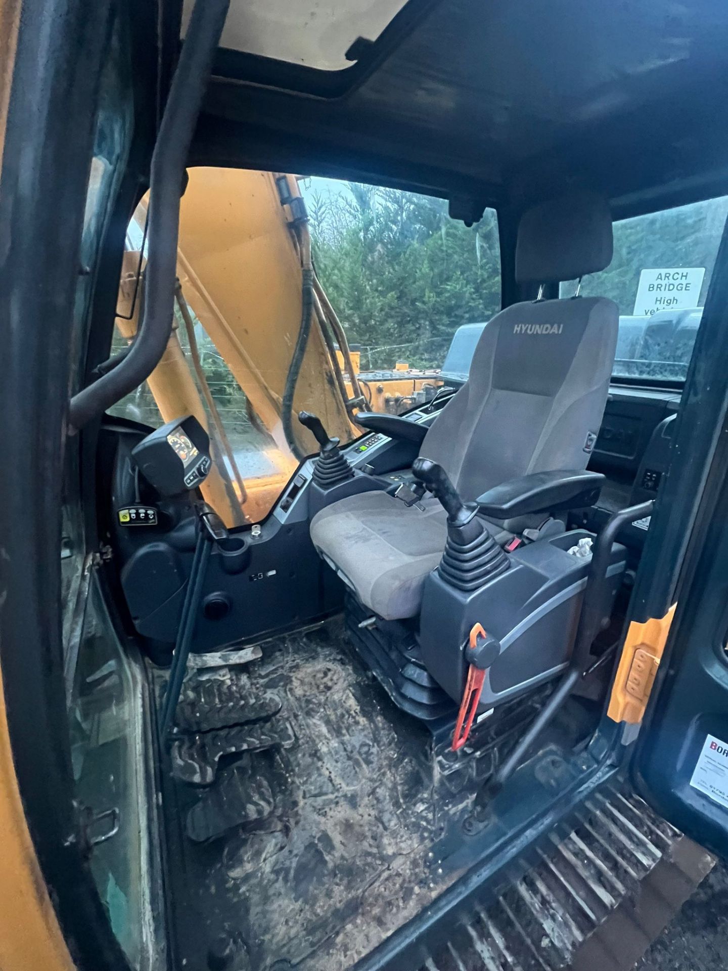 2014 Hyundai Robex 140LC-9A 14 Tonne Excavator *PLUS VAT* - Image 6 of 9