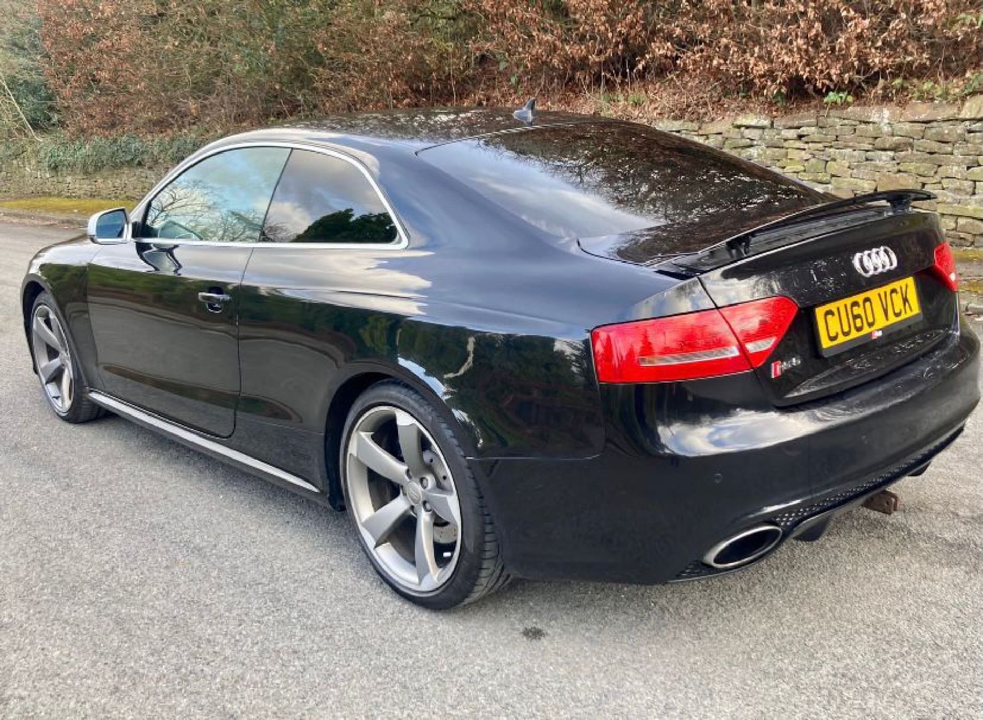 2010/60 REG AUDI RS5 FSI QUATTRO S-A 4.2L PETROL BLACK COUPE 450 HP! - FSH - 19" ALLOYS - START/STOP - Image 5 of 6