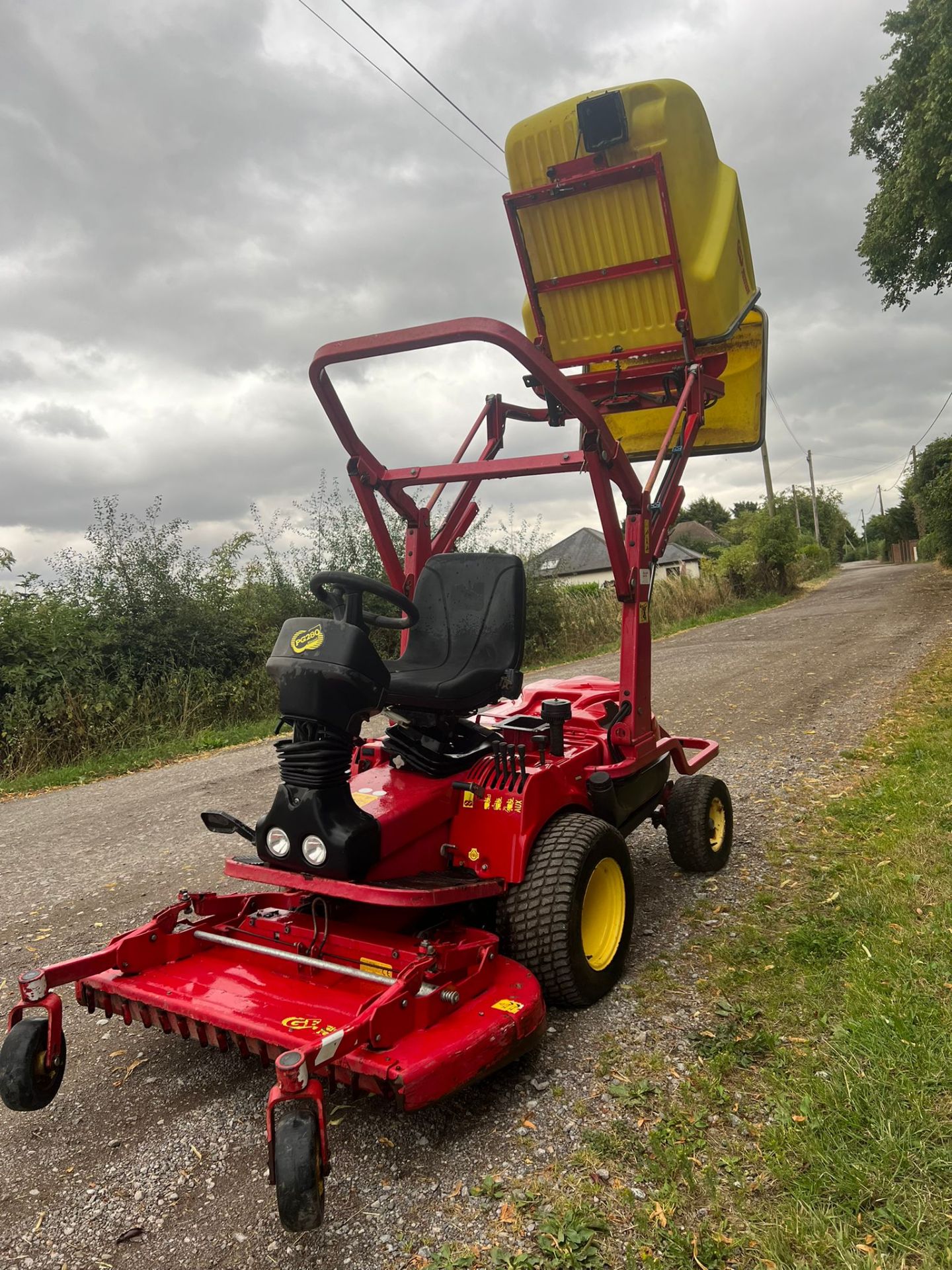 Gianni Ferrari PG280D Ride On Lawn Mower *PLUS VAT* - Image 2 of 11