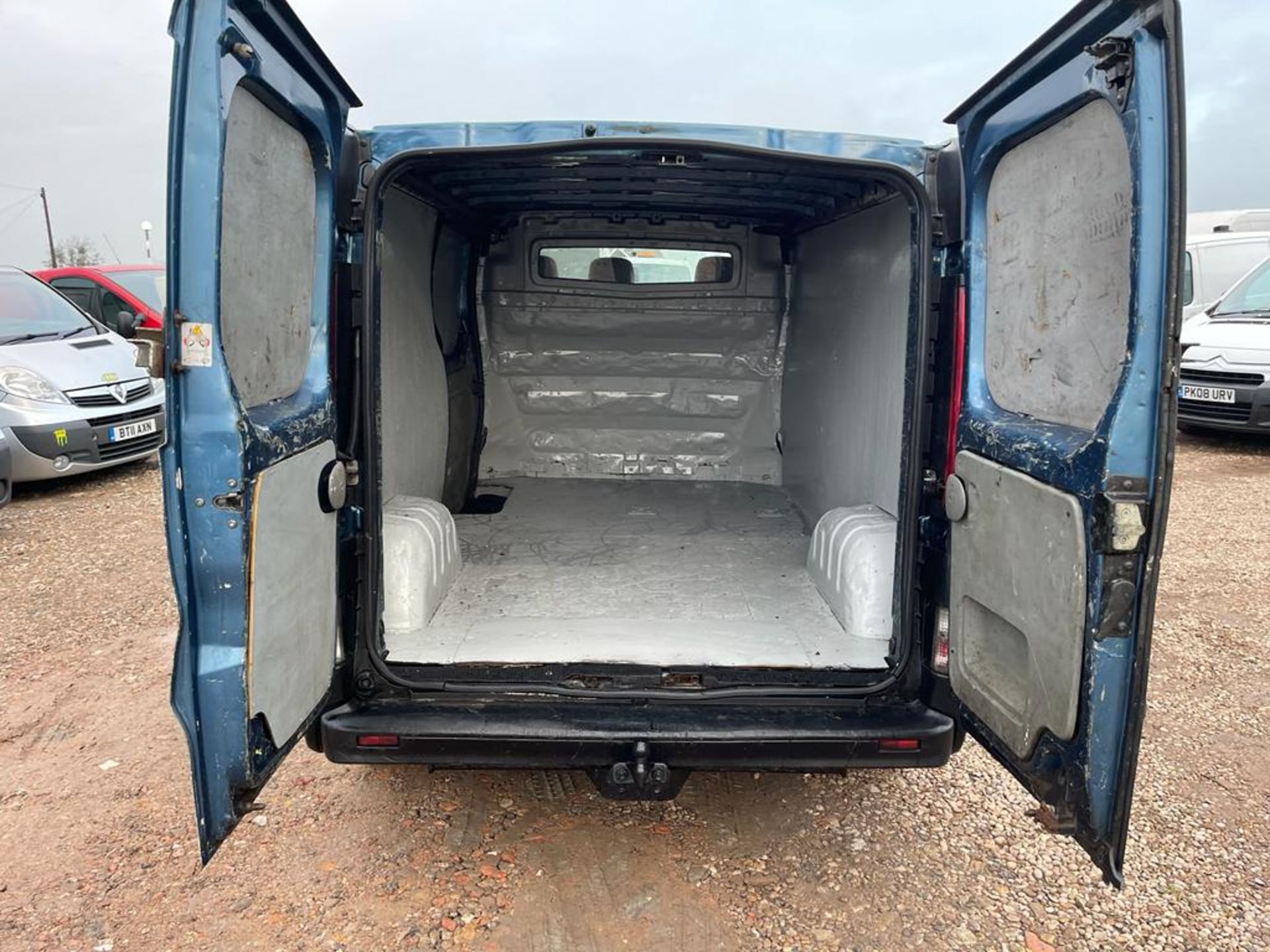 2006/56 VAUXHALL VIVARO 2900 CDTI LWB BLUE PANEL VAN *NO VAT* - Image 10 of 11