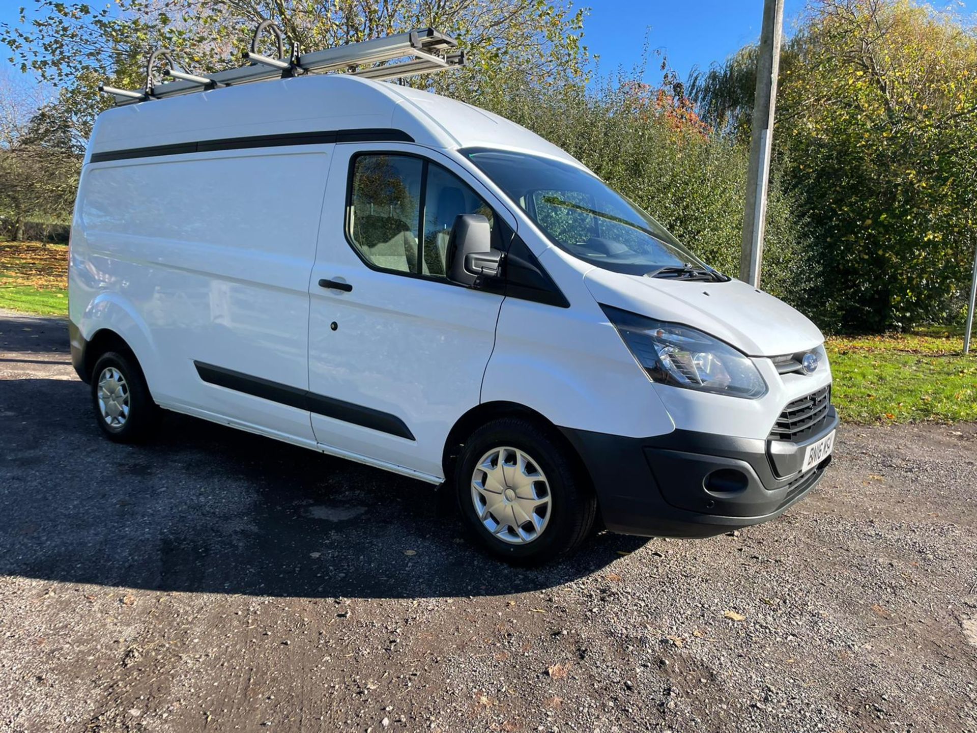 2016/16 REG FORD TRANSIT CUSTOM 290 ECO-TECH 2.2 DIESEL WHITE PANEL VAN, SHOWING 1 FORMER KEEPER