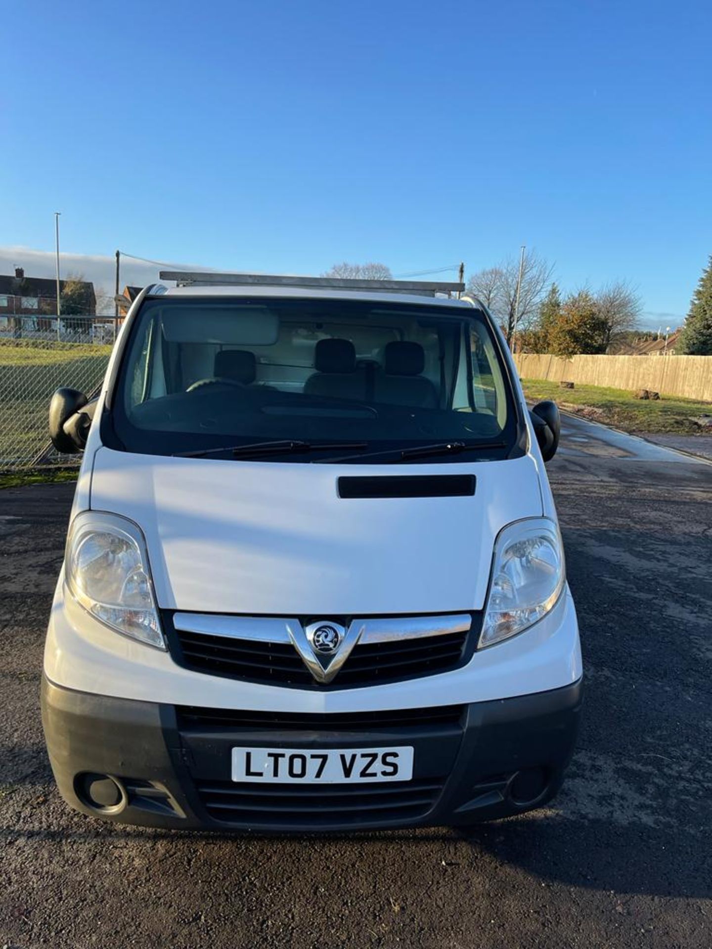 2007 VAUXHALL VIVARO 2700 CDTI SWB WHITE PANEL VAN *NO VAT* - Image 2 of 17