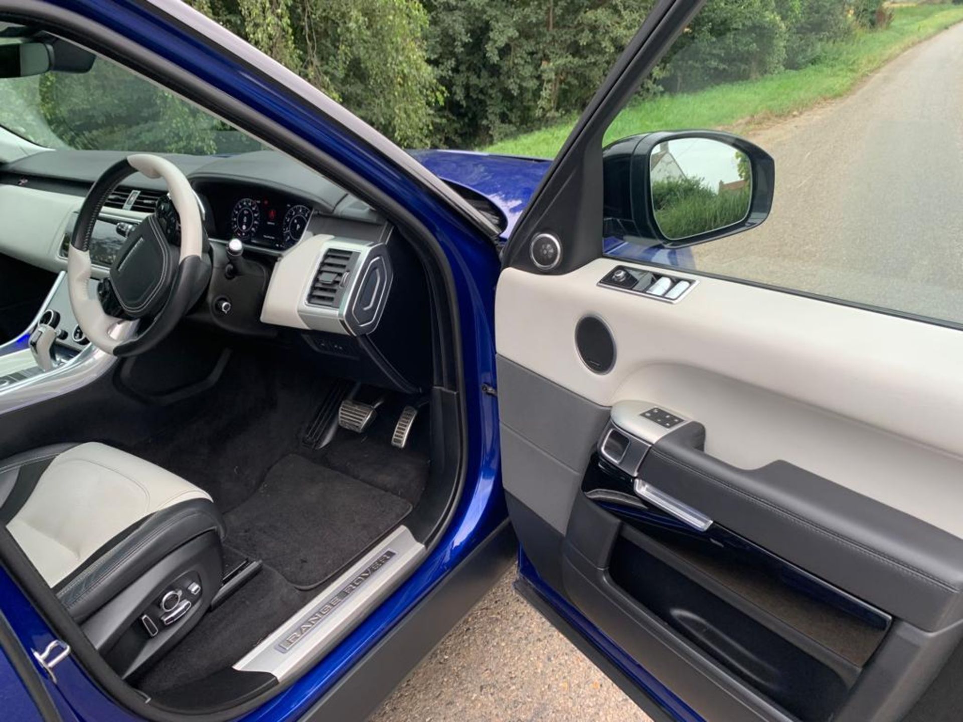 2018 LAND ROVER RANGE ROVER SPORT SVR S/C AUTO BLUE SUV ESTATE *NO VAT* - Image 13 of 31