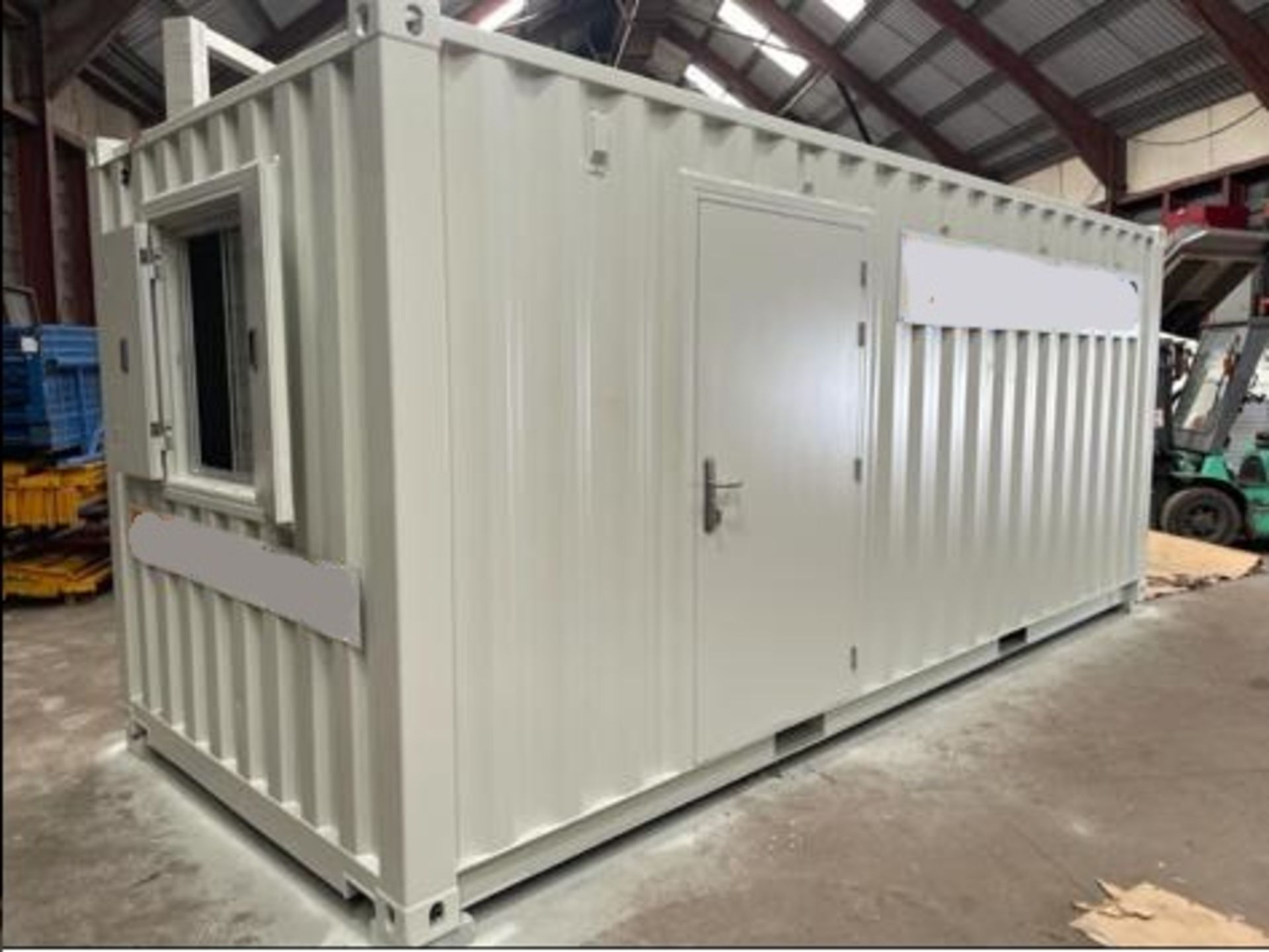 Solar 20ft shipping container stores, 100W solar with 130ah battery /20A controller *PLUS VAT* - Image 2 of 12