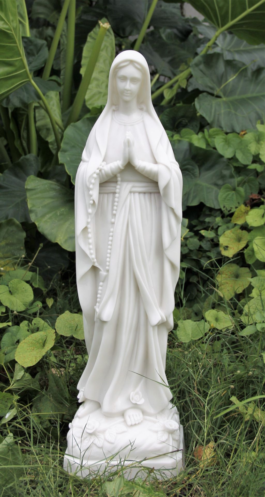 Delightful Dinova Mary L statue *PLUS VAT*