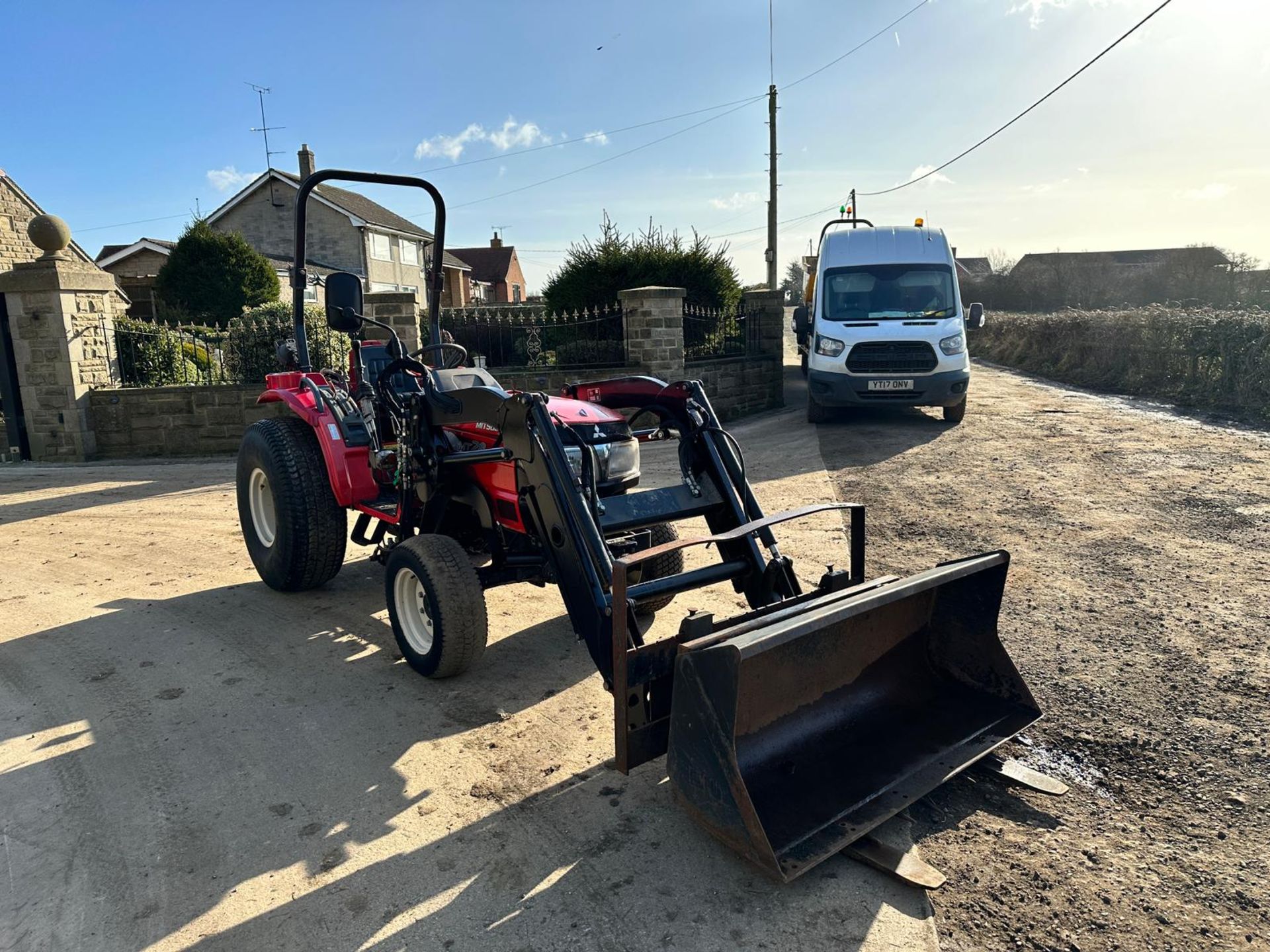 Mitsubishi MT28 4WD Compact Tractor With Front Loader And Attachments *PLUS VAT* - Image 5 of 20