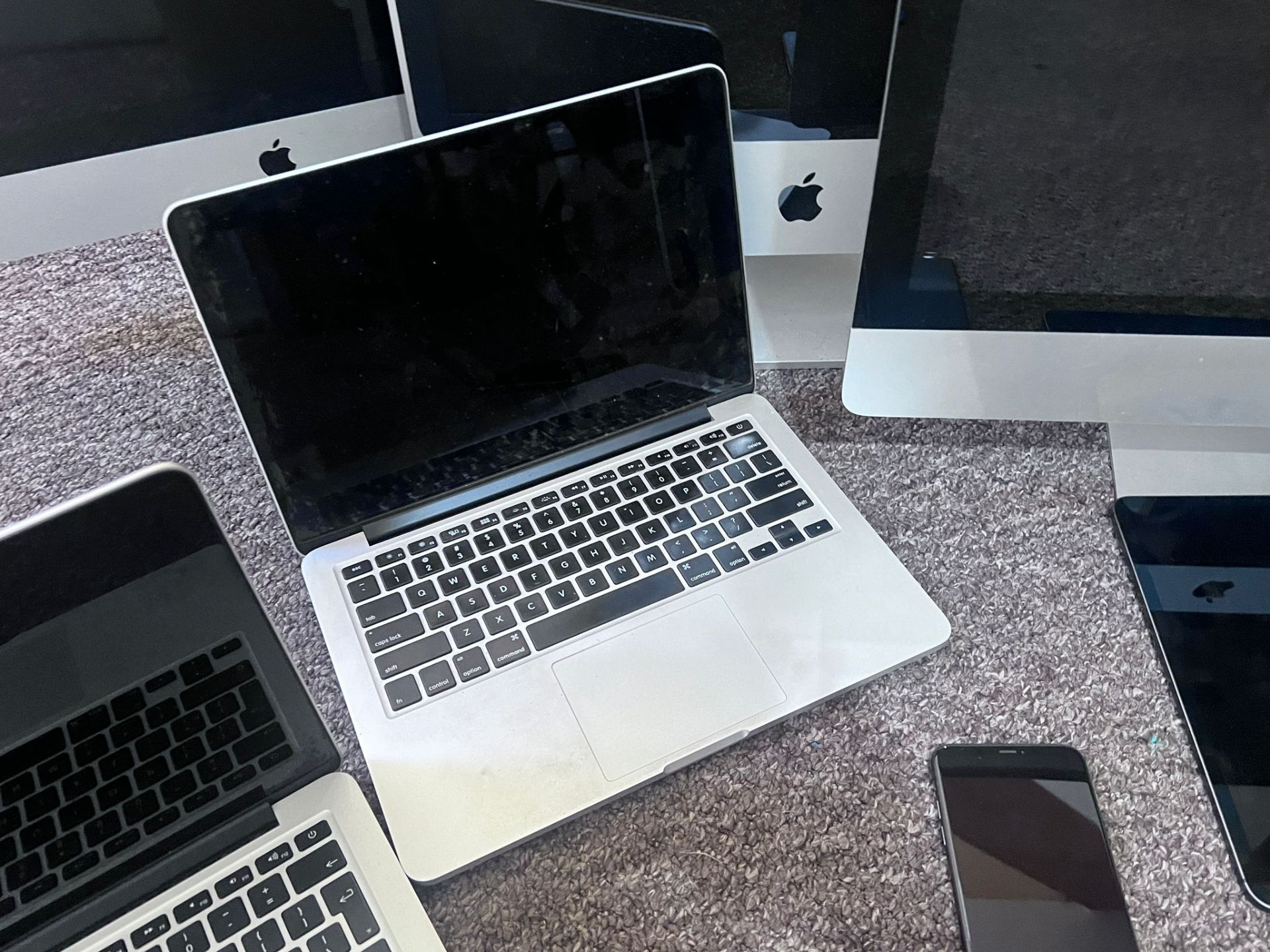 Apple Job Lot, iMacs / Macbooks / iPad / iPhone *NO VAT* - Image 9 of 11