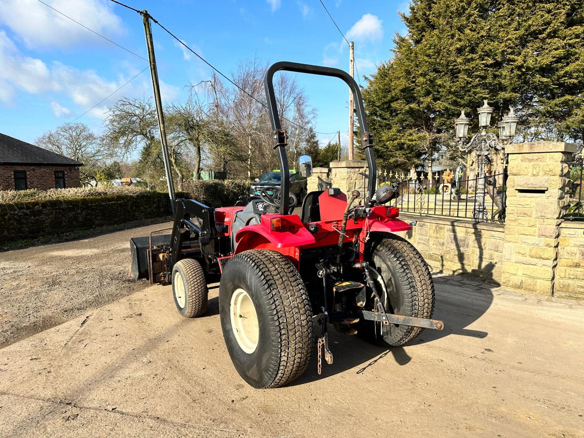 Mitsubishi MT28 4WD Compact Tractor With Front Loader And Attachments *PLUS VAT* - Image 6 of 20