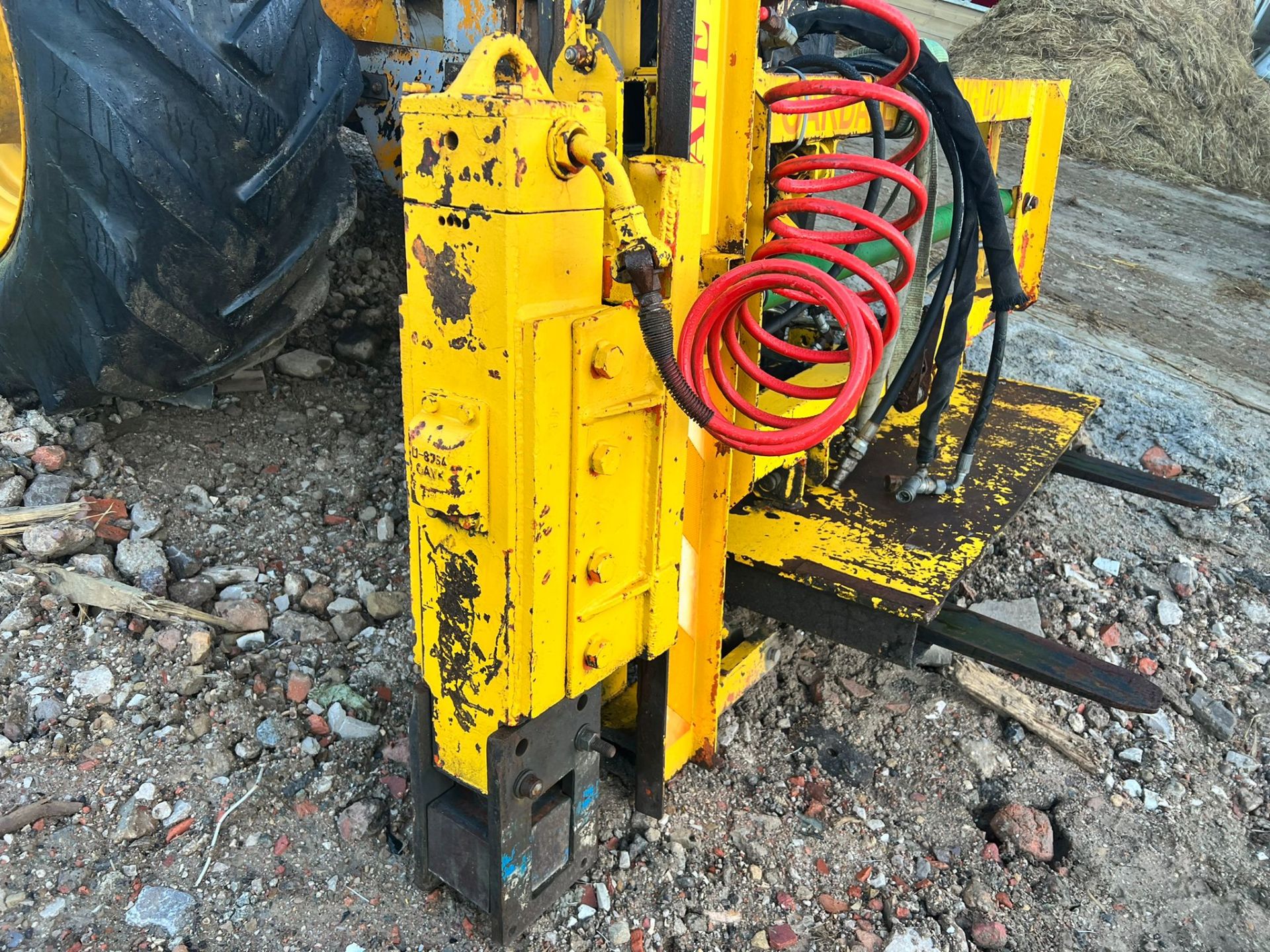 YELLOW POST KNOCKER, SUITABLE FOR PALLET FORKS OR 3 POINT LINKAGE *PLUS VAT* - Image 4 of 8