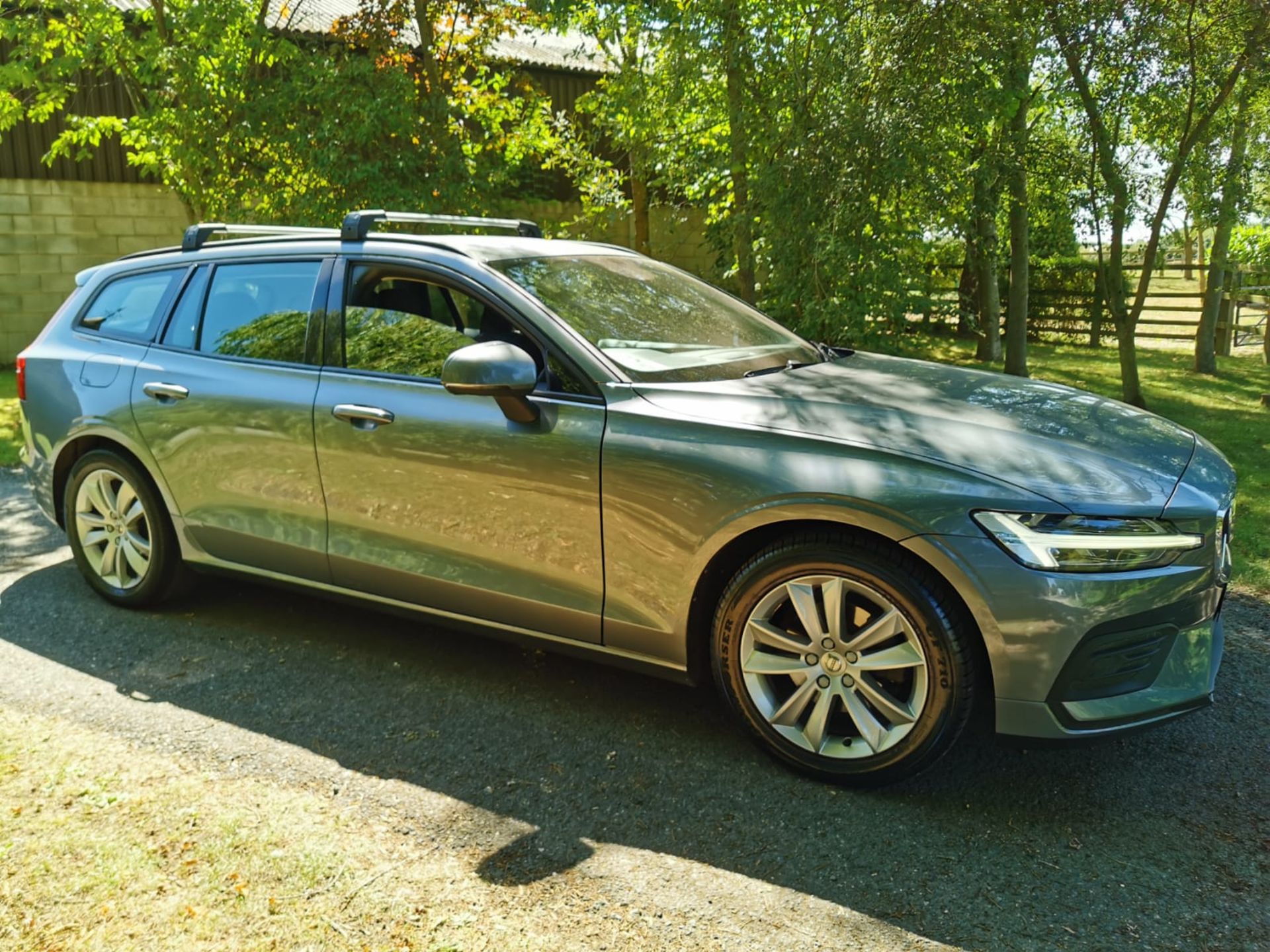 2019/68 VOLVO V60 MOMENTUM D3 GREY ESTATE - 2 KEYS - REVERSING SENSORS - ELECTRIC TAILGATE *NO VAT* - Image 2 of 29