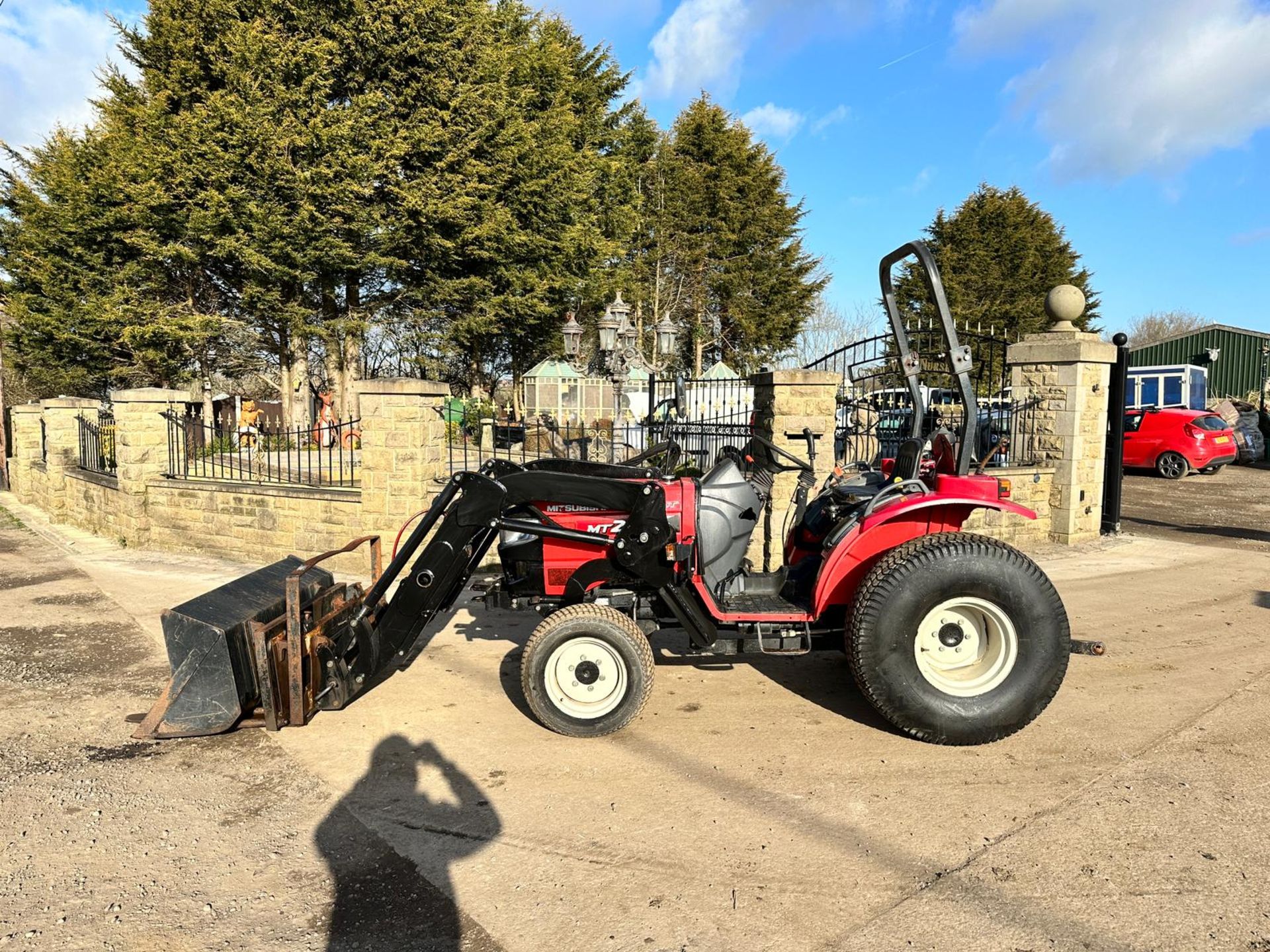 Mitsubishi MT28 4WD Compact Tractor With Front Loader And Attachments *PLUS VAT* - Image 7 of 20