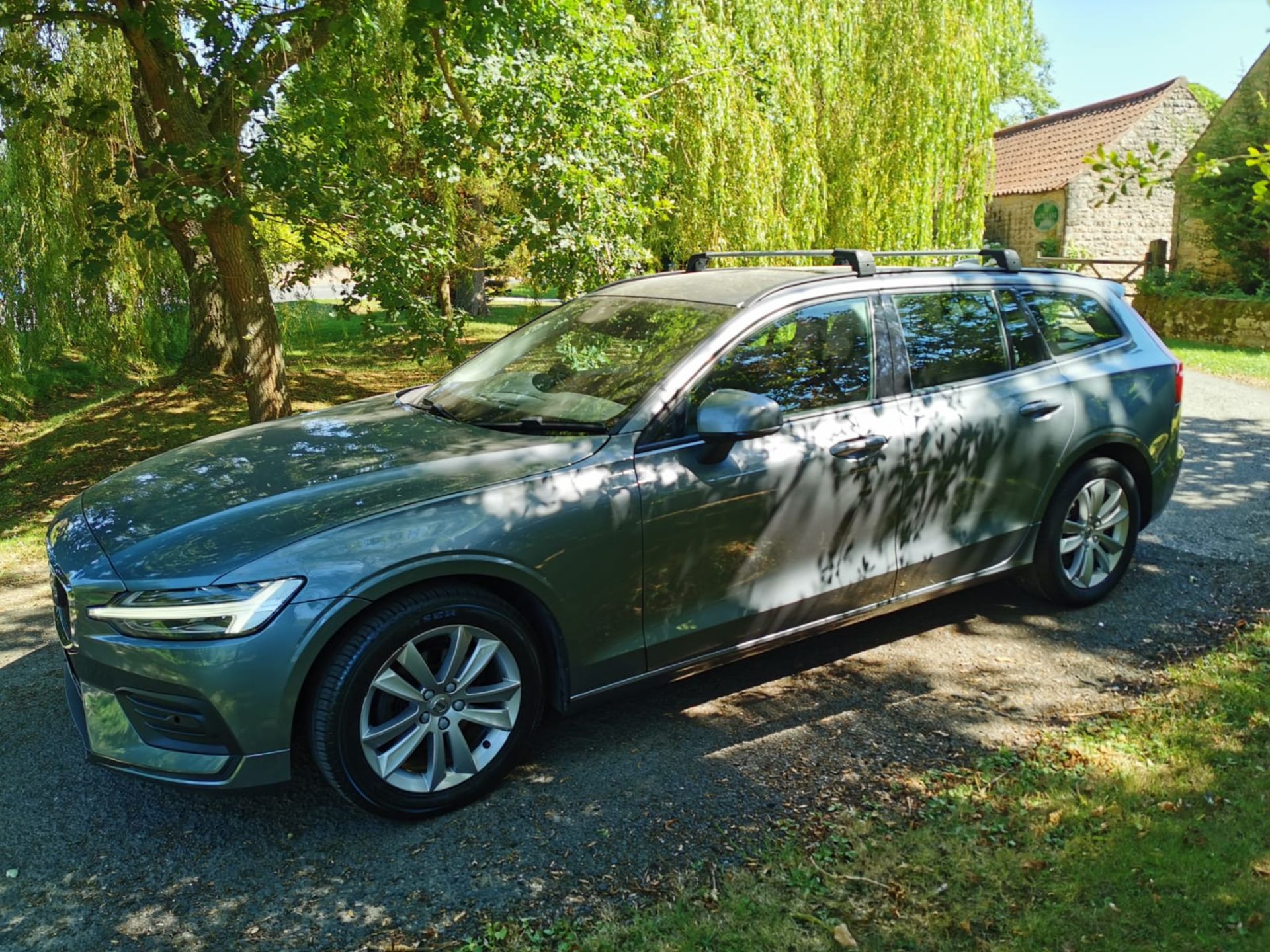 2019/68 VOLVO V60 MOMENTUM D3 GREY ESTATE - 2 KEYS - REVERSING SENSORS - ELECTRIC TAILGATE *NO VAT* - Image 4 of 29