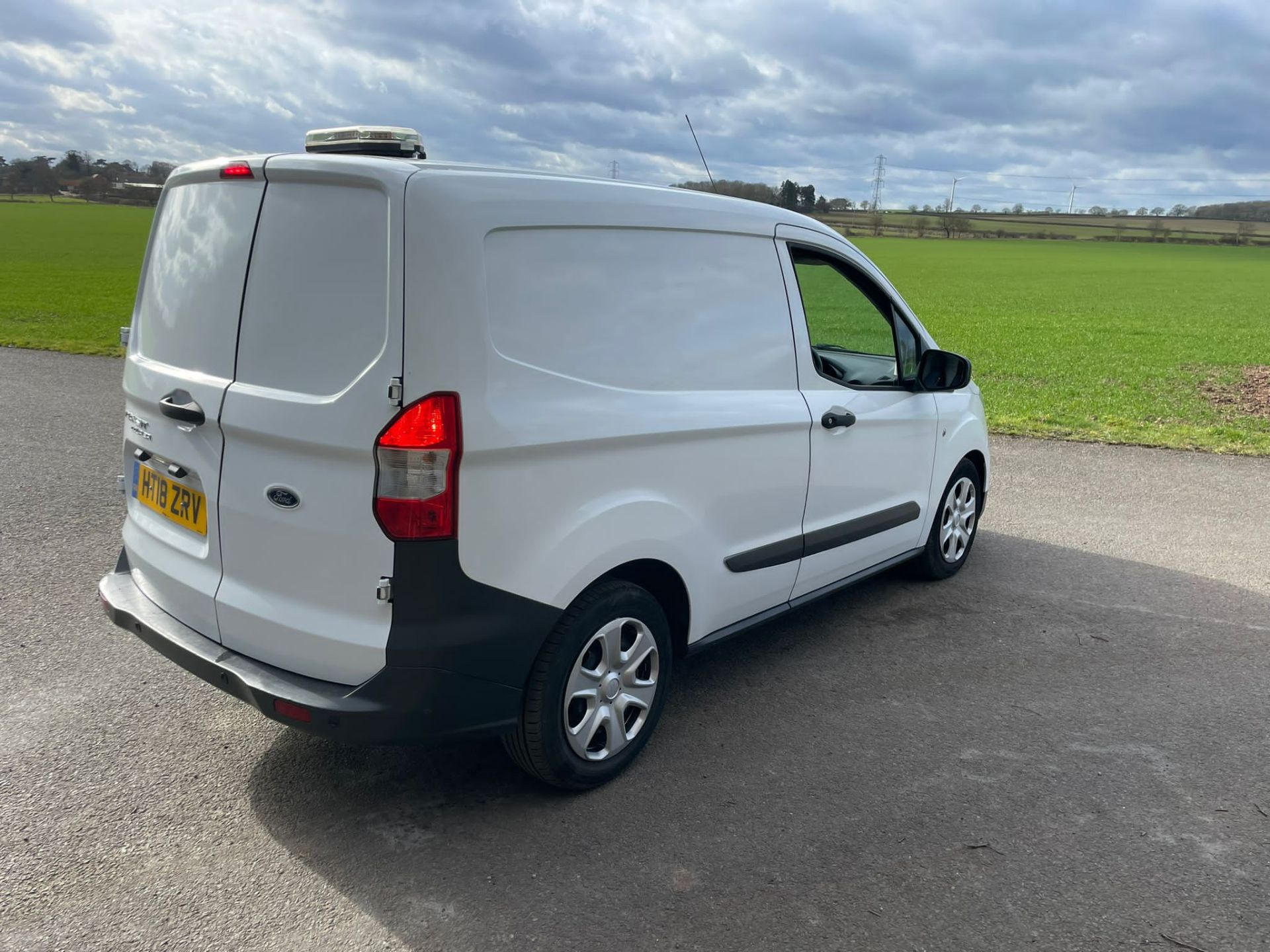 2018 FORD TRANSIT COURIER TREND TDCI WHITE PANEL VAN *PLUS VAT* - Image 6 of 12