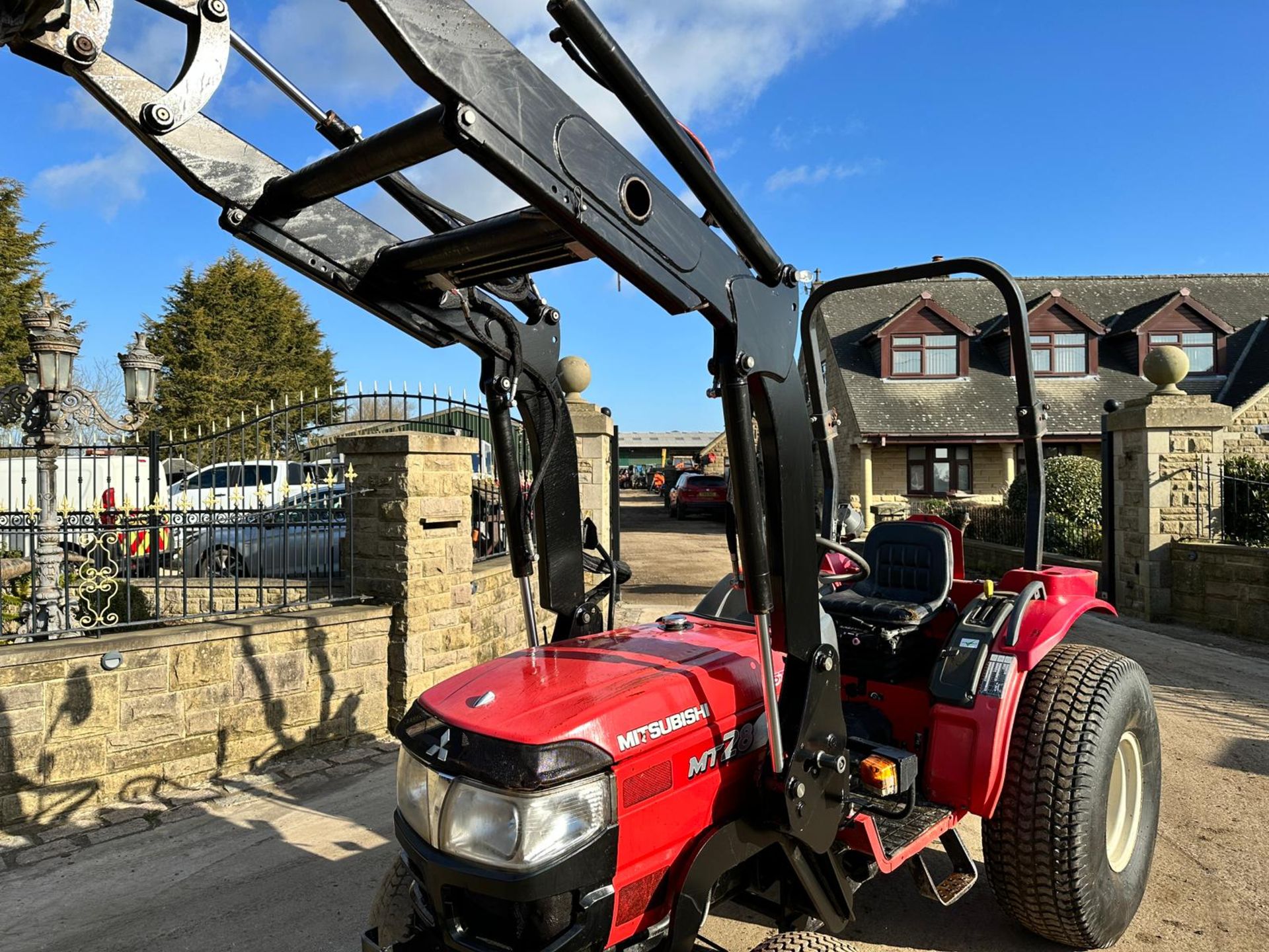 Mitsubishi MT28 4WD Compact Tractor With Front Loader And Attachments *PLUS VAT* - Image 20 of 20