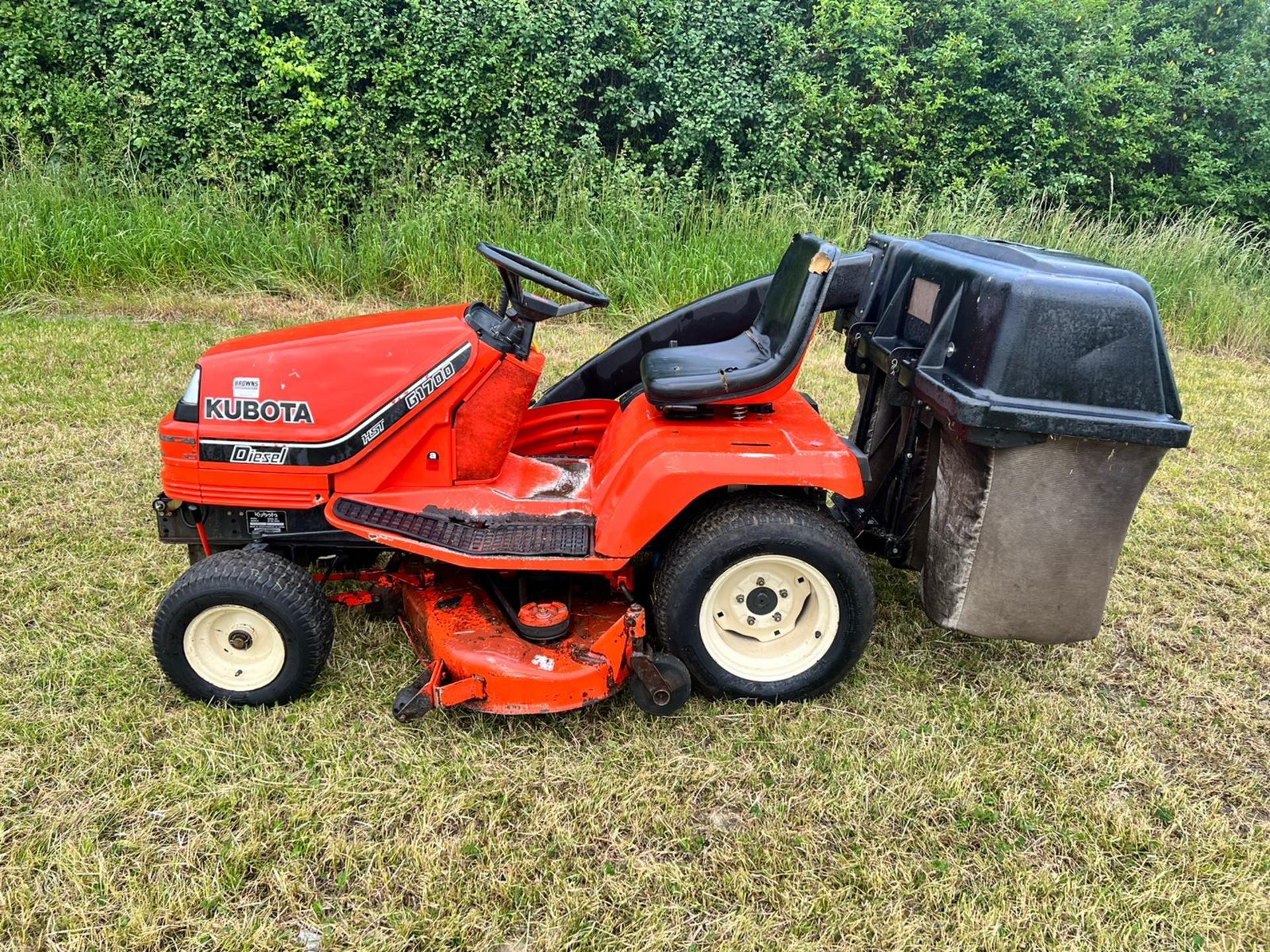 KUBOTA G1700 DIESEL RIDE-ON MOWER WITH REAR COLLECTOR *NO VAT* - Image 6 of 16