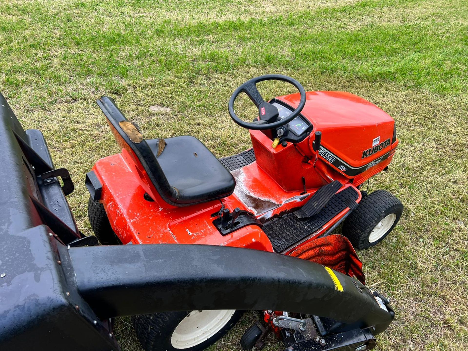 KUBOTA G1700 DIESEL RIDE-ON MOWER WITH REAR COLLECTOR *NO VAT* - Image 8 of 16