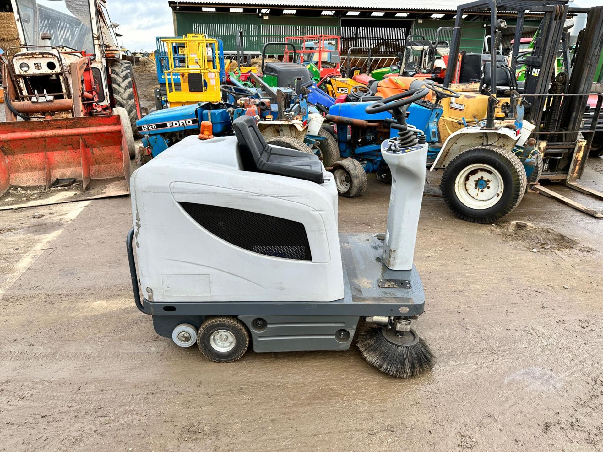 Nilfisk SR1101B Ride On Sweeper/Scrubber *PLUS VAT* - Image 4 of 9