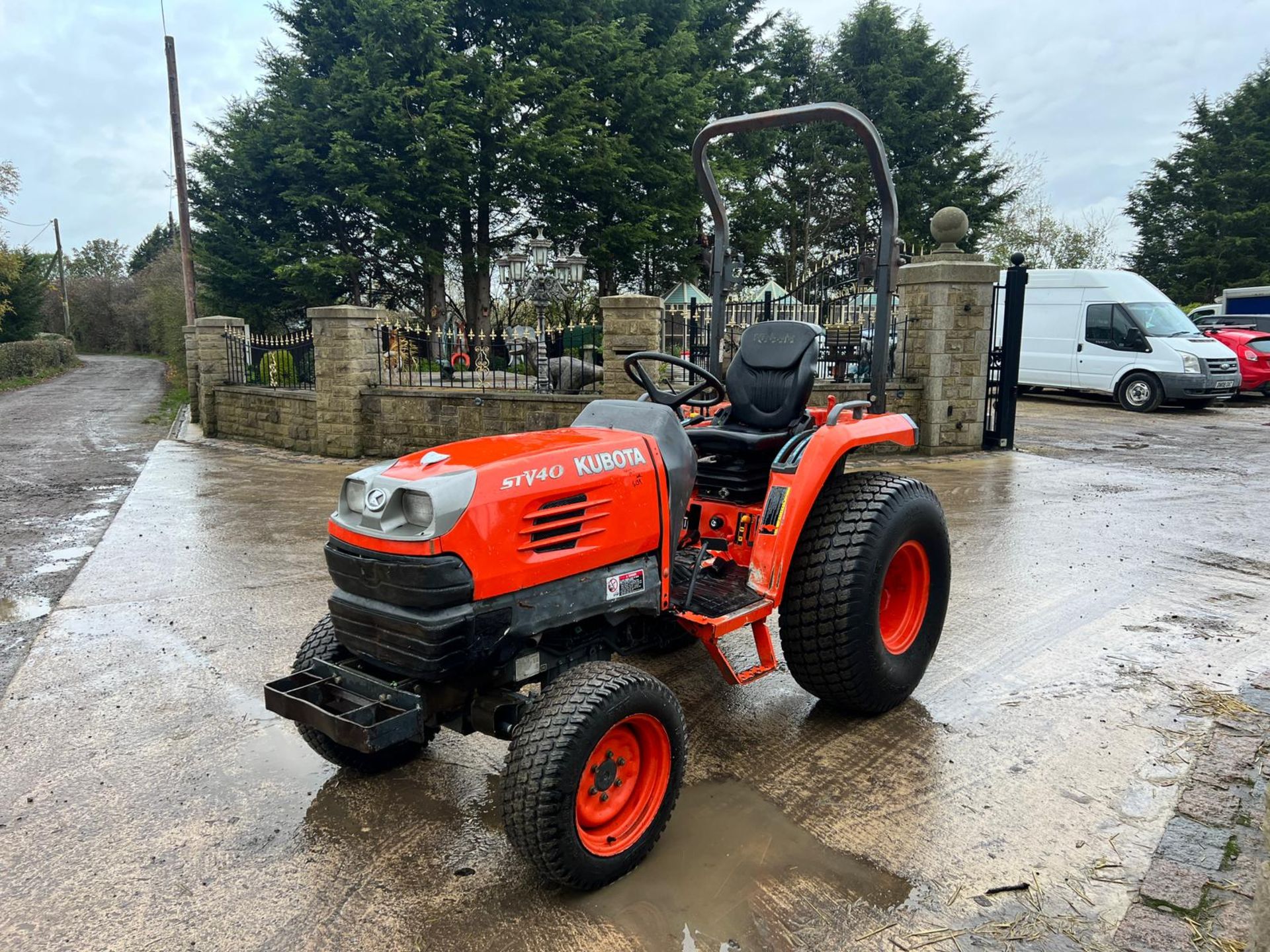 Kubota STV40 40HP 4WD Compact Tractor *PLUS VAT* - Image 2 of 15