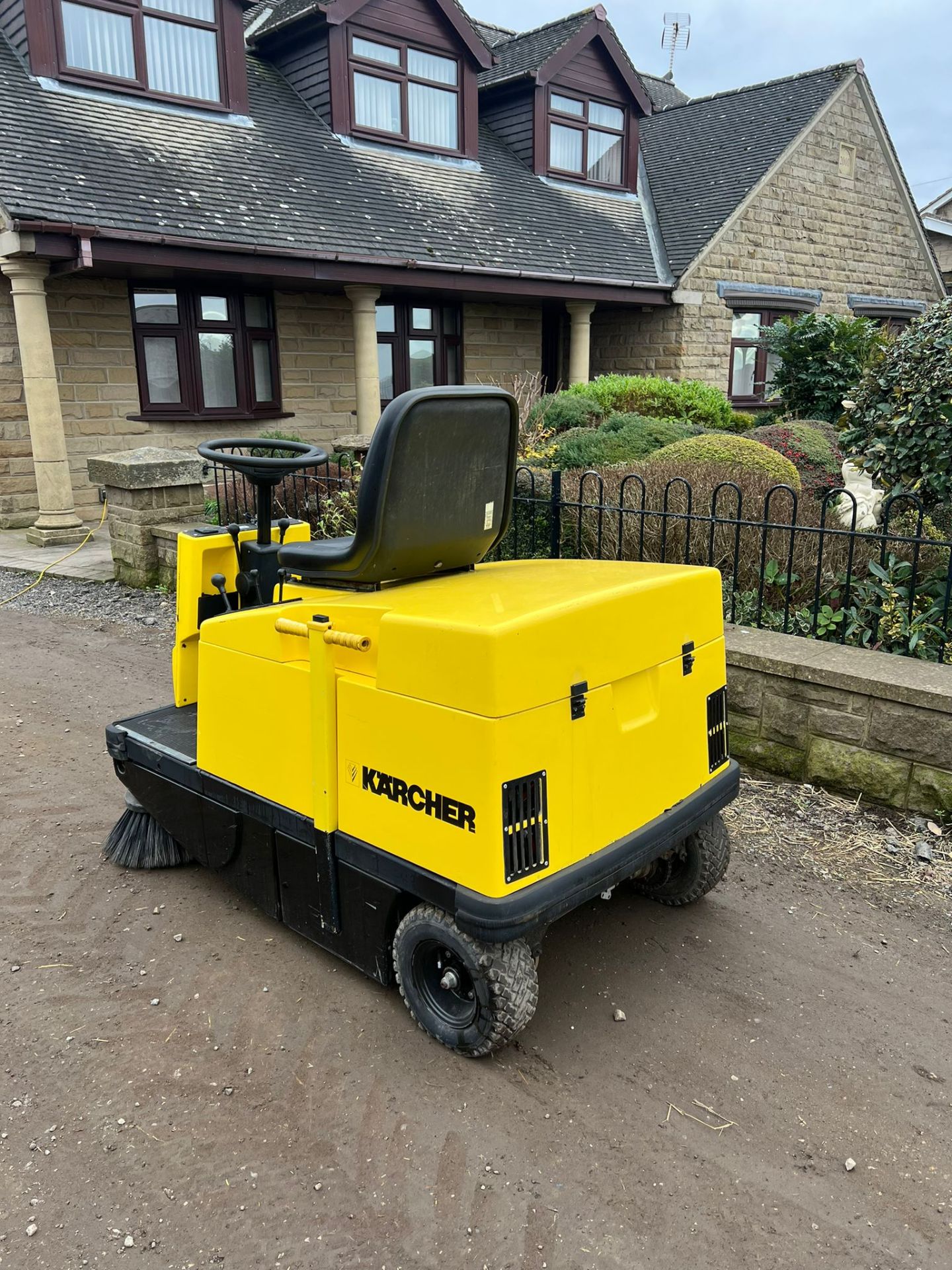 KARCHER PETROL ROAD SWEEPER WITH SUCTION PIPE *PLUS VAT* - Image 2 of 10