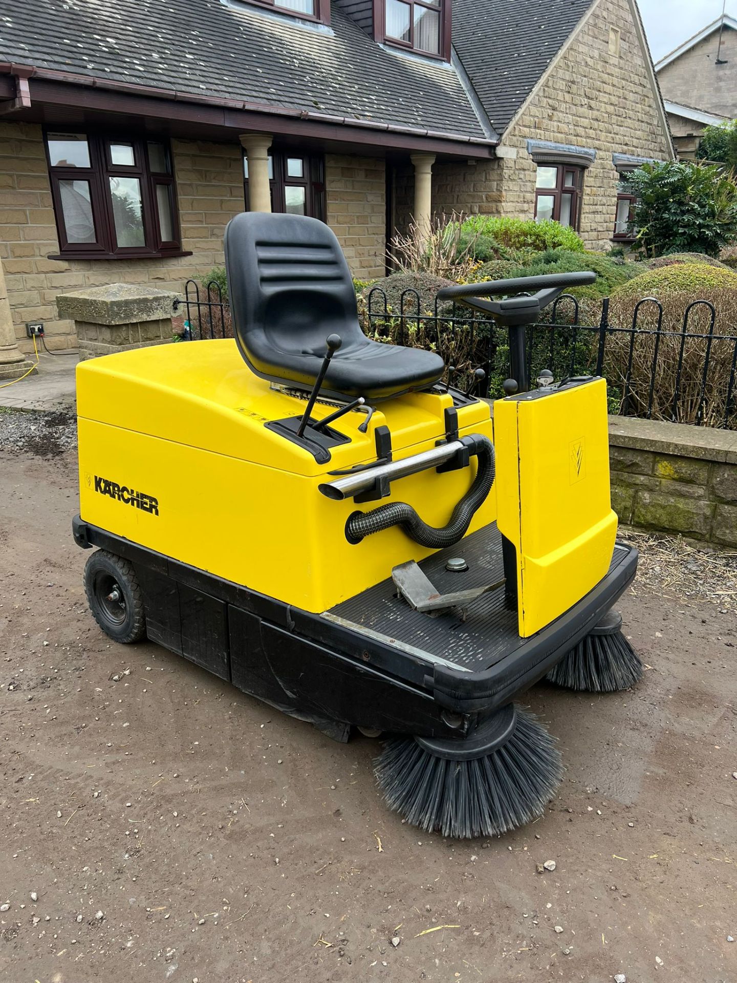KARCHER PETROL ROAD SWEEPER WITH SUCTION PIPE *PLUS VAT*