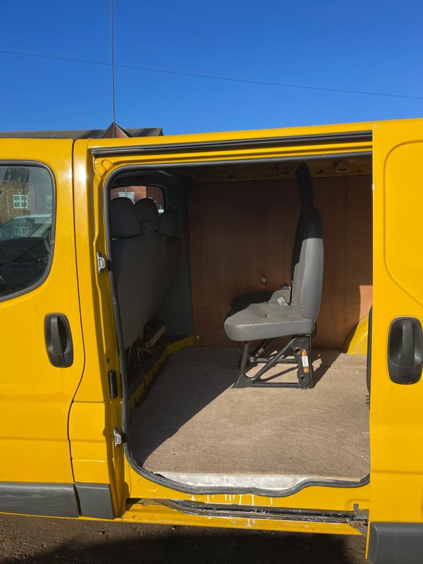 2007 VAUXHALL VIVARO 2900 CDTI SWB YELLOW PANEL VAN *NO VAT* - Image 10 of 11