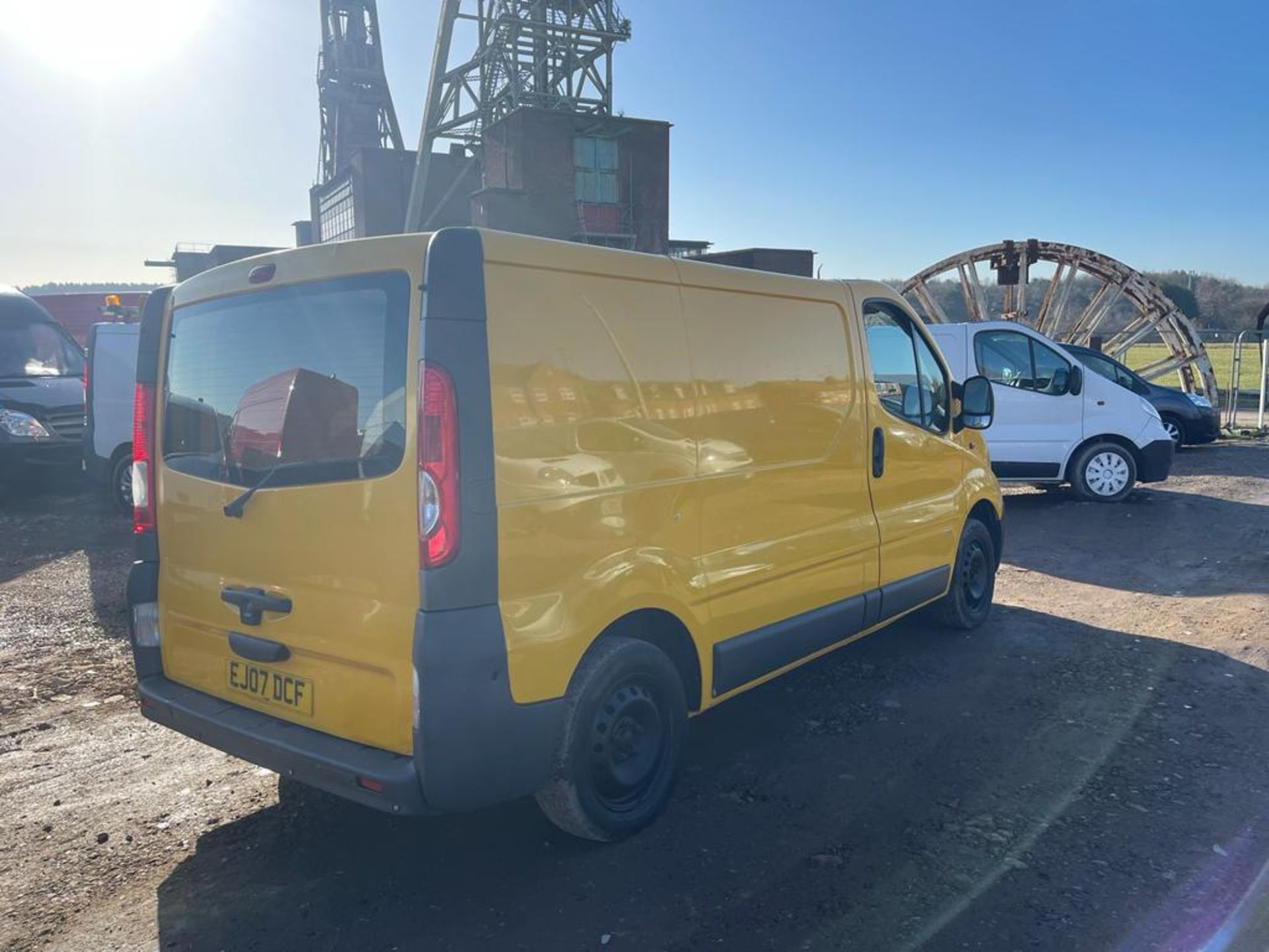 2007 VAUXHALL VIVARO 2900 CDTI SWB YELLOW PANEL VAN *NO VAT* - Image 8 of 11